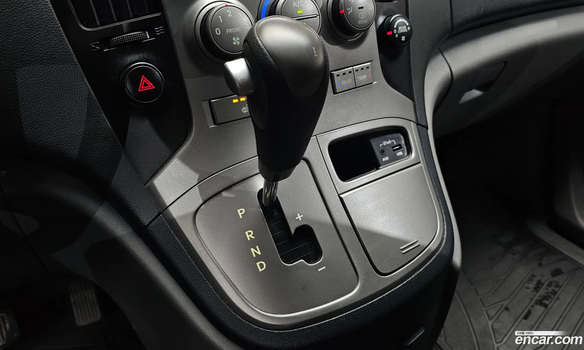 Hyundai Grand Starex 2012 — 11
