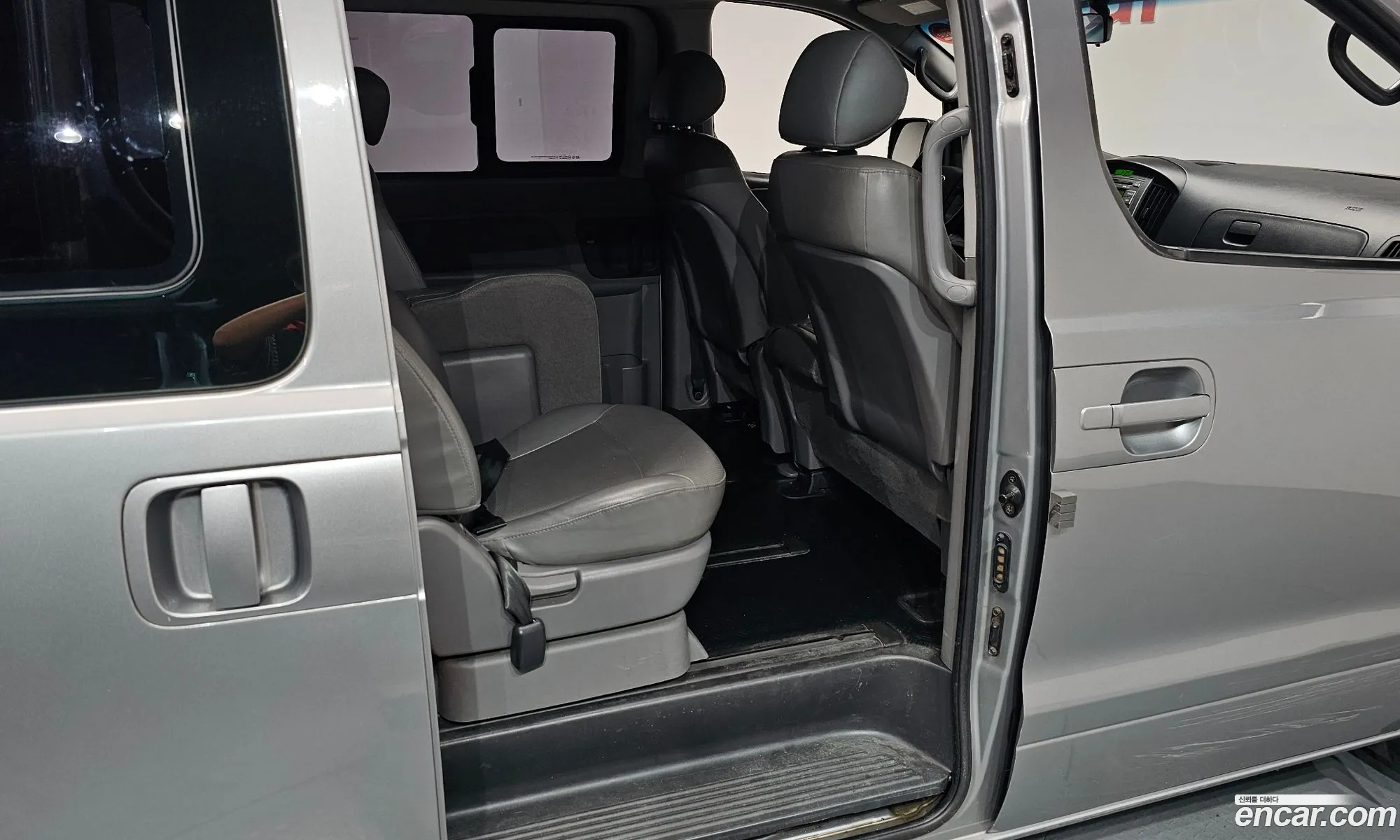 Hyundai Grand Starex 2012 — 19