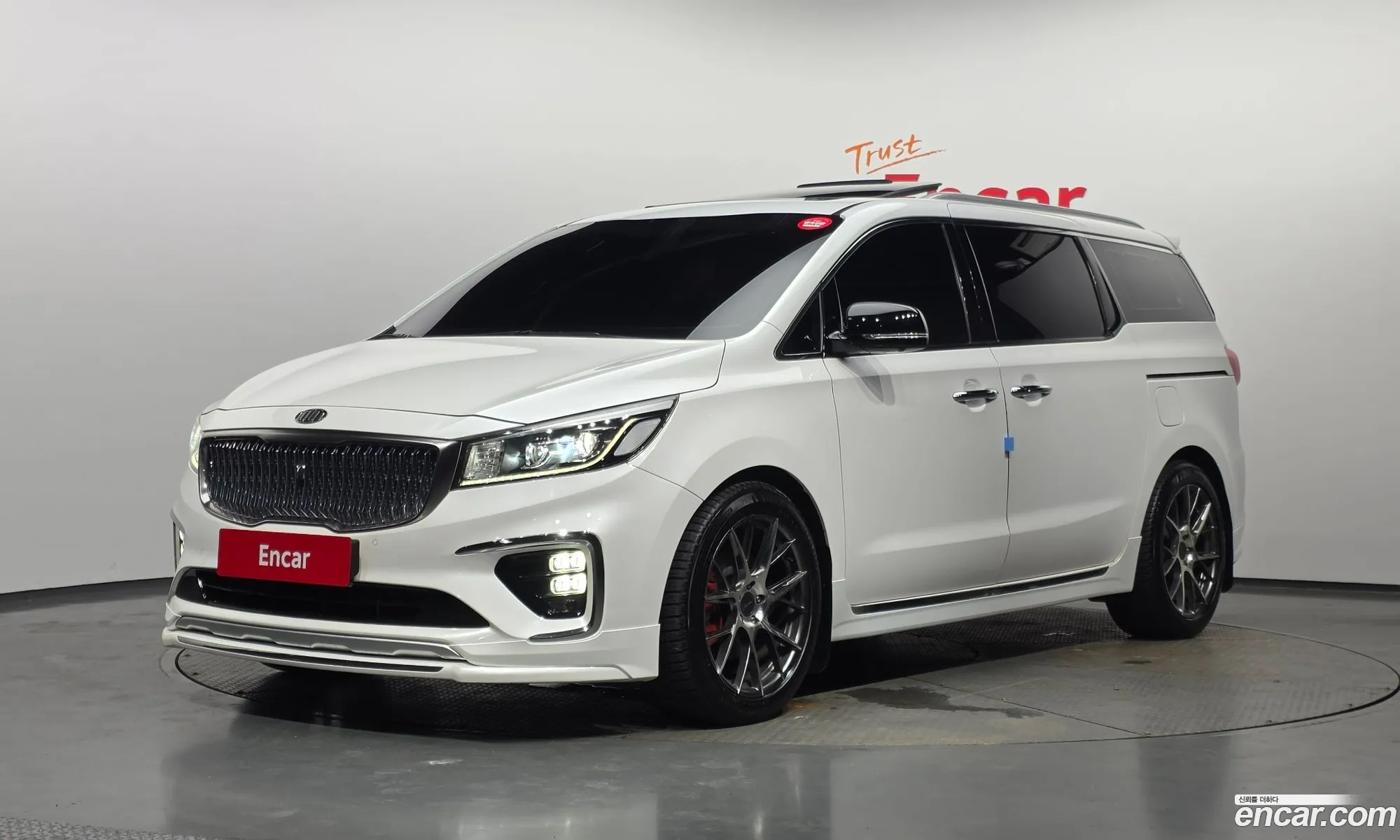 Kia Carnival 2018 KNAME81ABKS484776 — 2