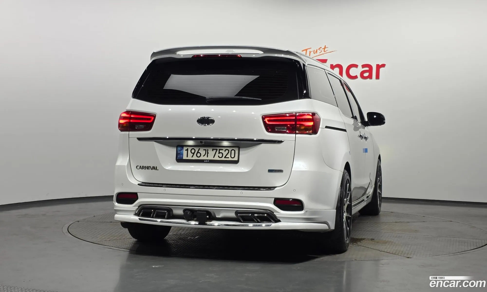 Kia Carnival 2018 KNAME81ABKS484776 — 3