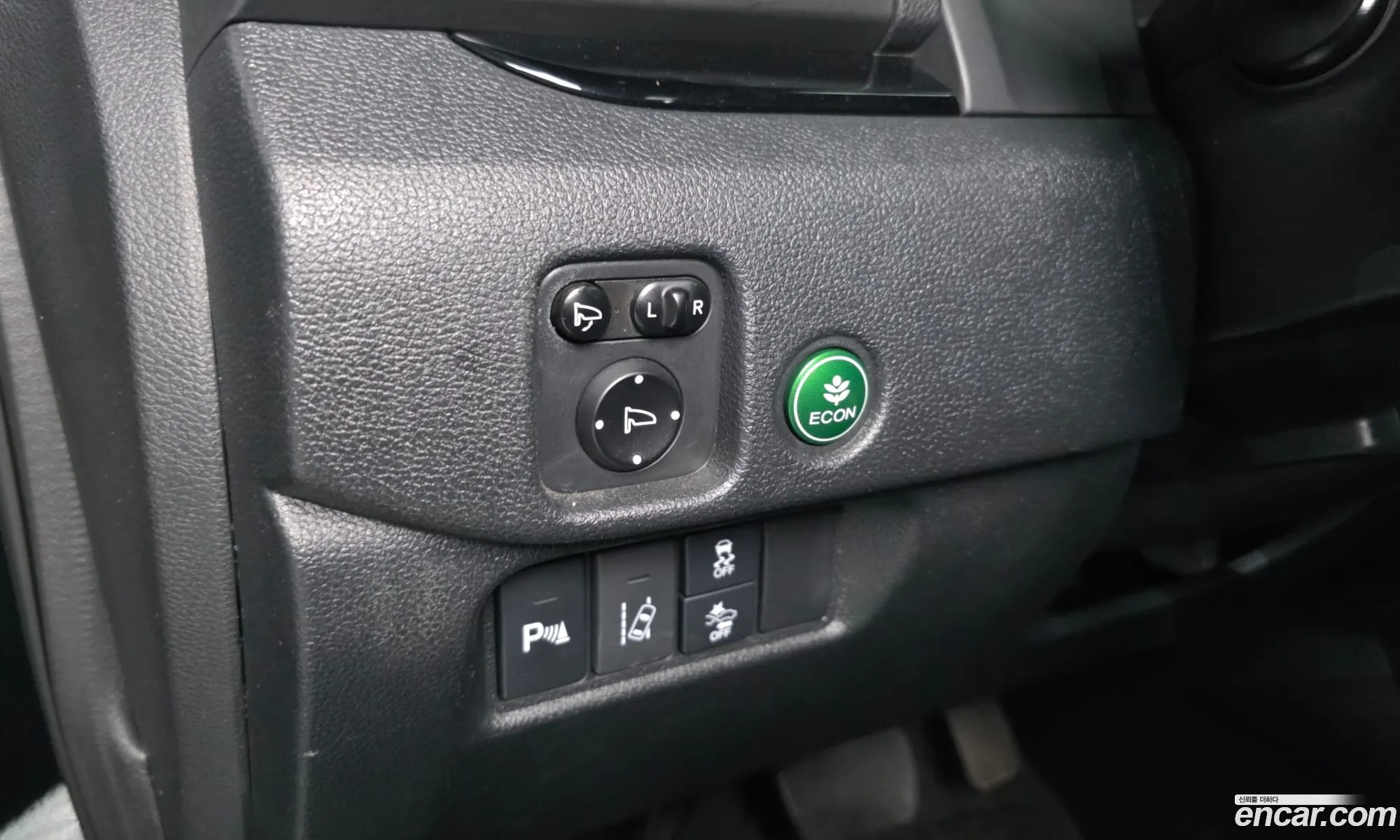 Honda Pilot 2016 5FNYF6850GB201305 — 18