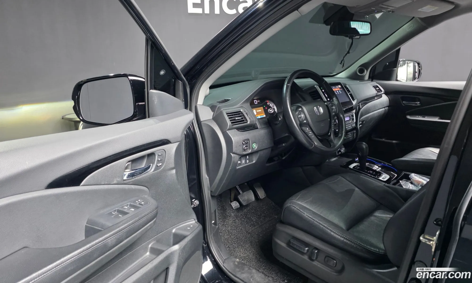 Honda Pilot 2016 5FNYF6850GB201305 — 19