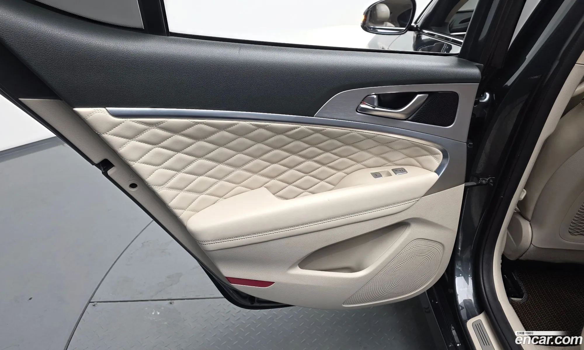 Genesis G70 2017 — 18