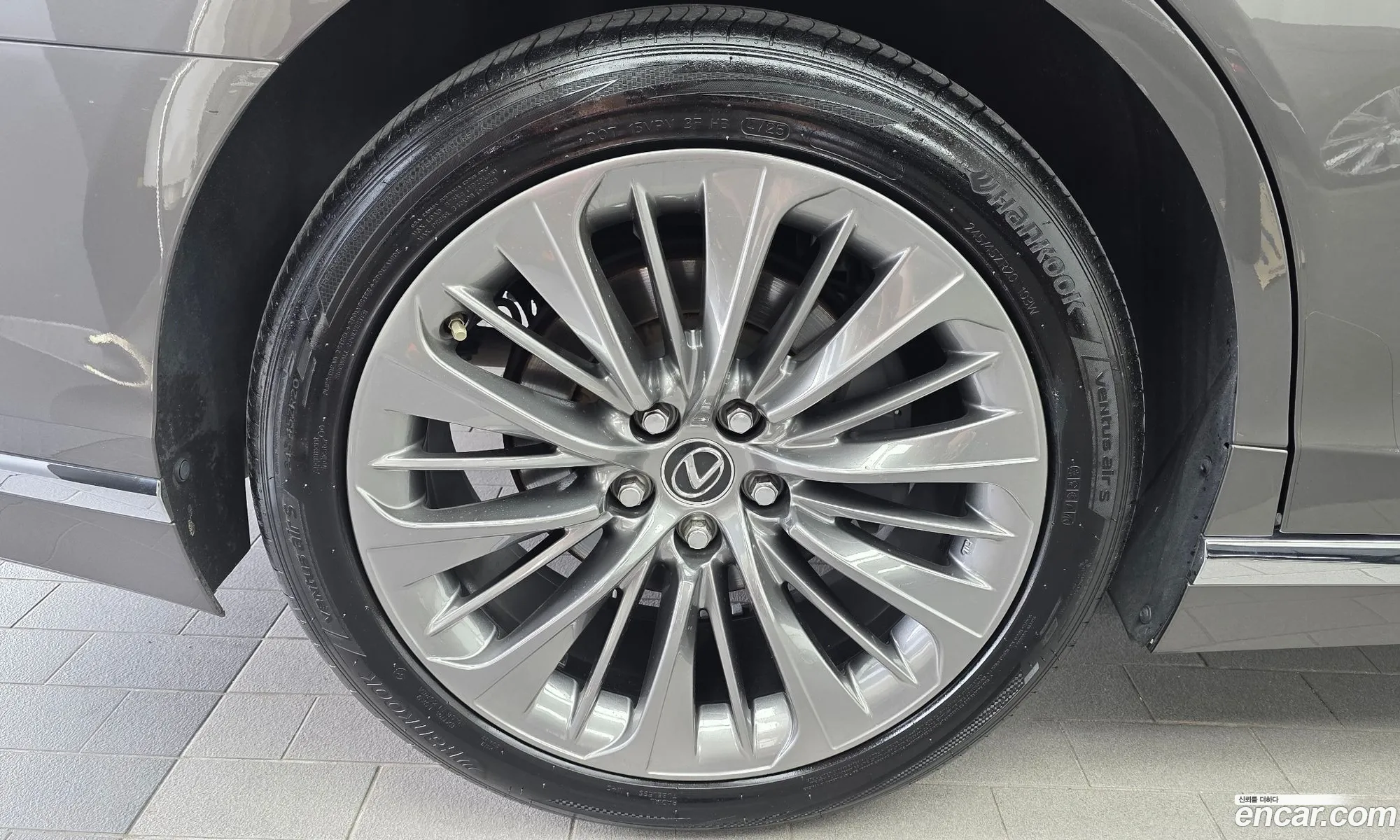 Lexus LS500 2021 JTHG5LGF2M5009270 — 36