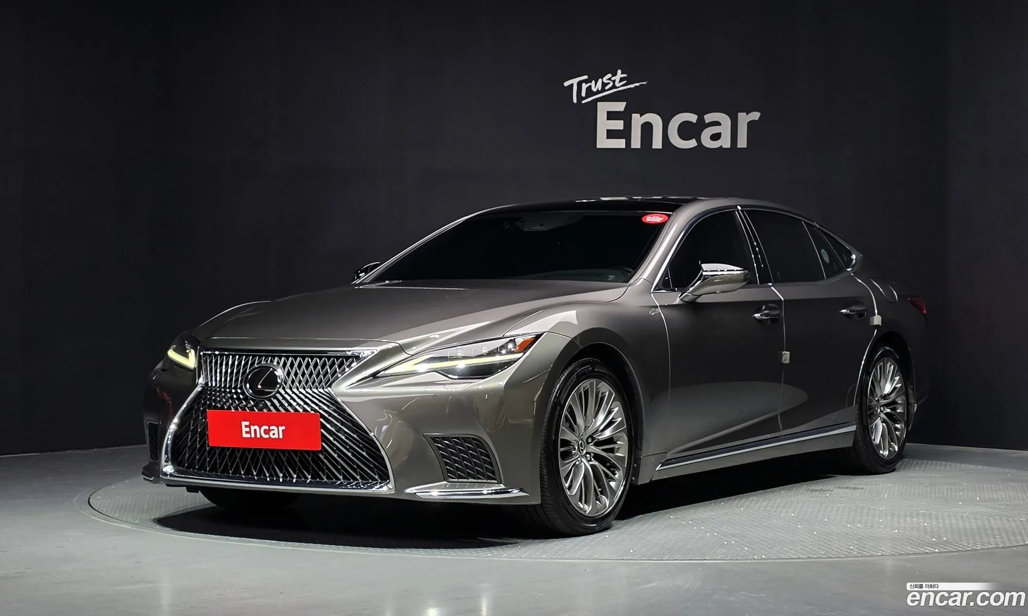 Lexus LS500 2021 JTHG5LGF2M5009270 — 32