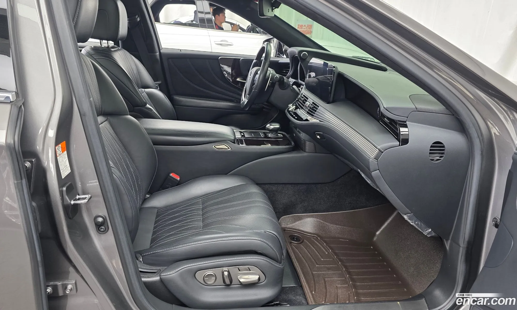 Lexus LS500 2021 JTHG5LGF2M5009270 — 17