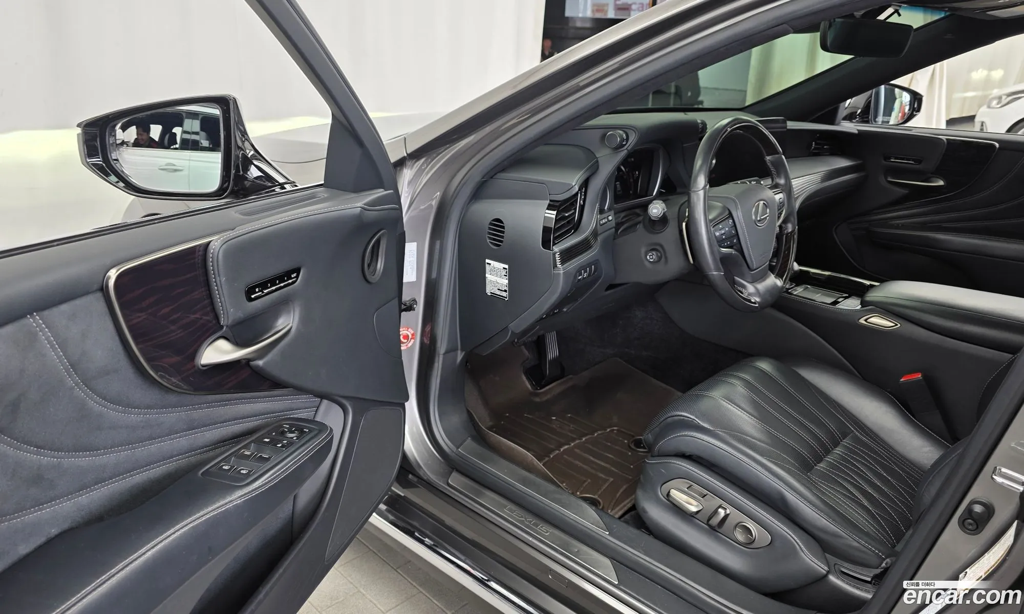 Lexus LS500 2021 JTHG5LGF2M5009270 — 29