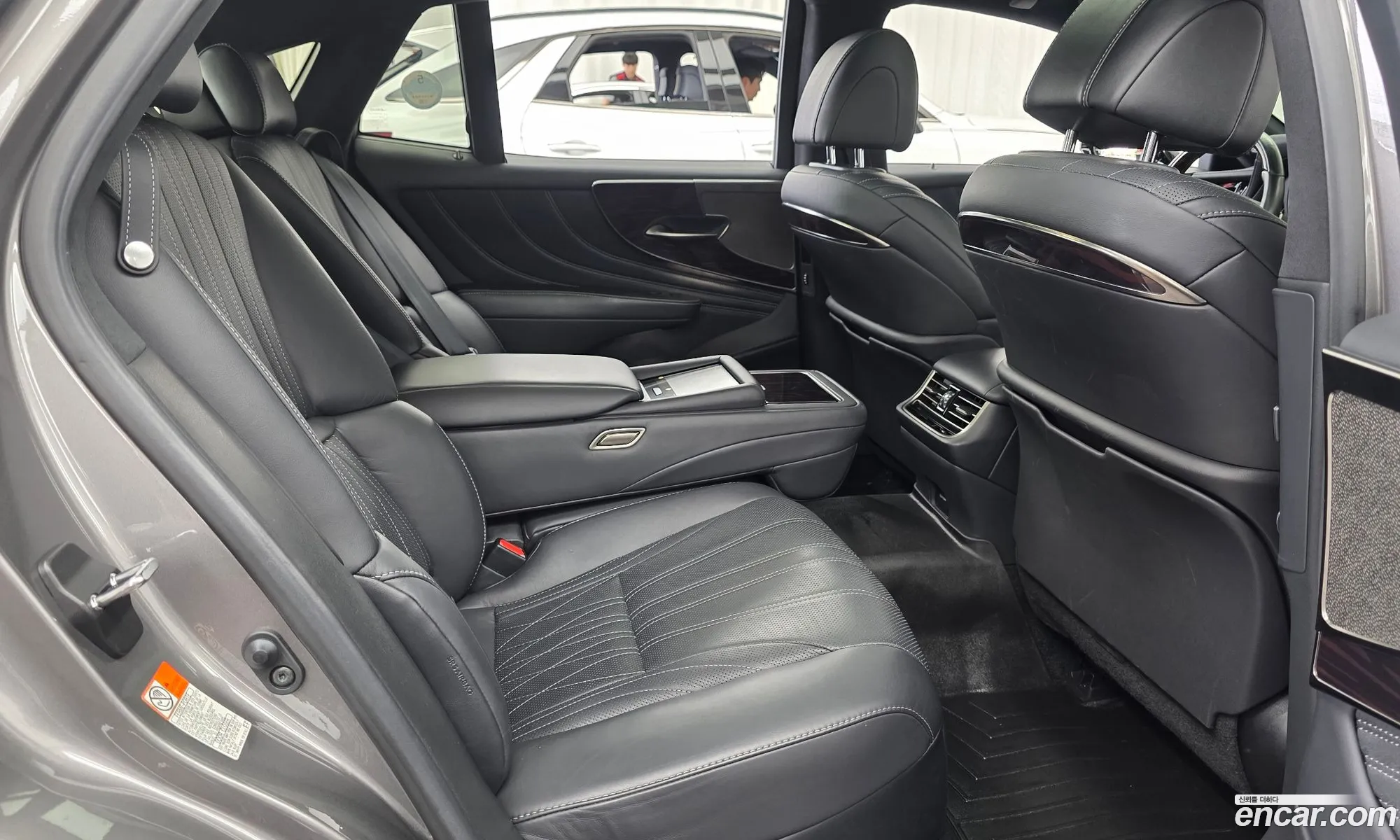 Lexus LS500 2021 JTHG5LGF2M5009270 — 23