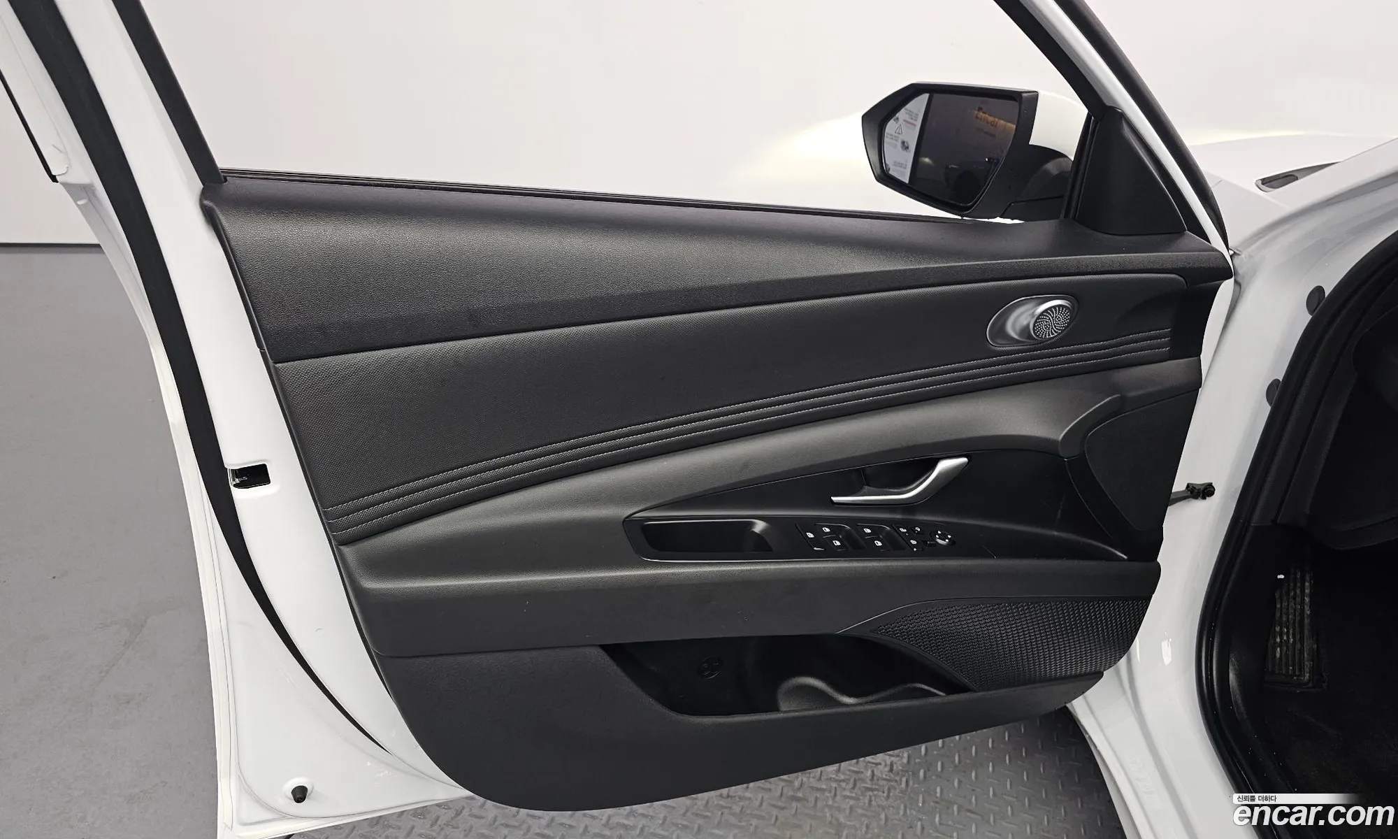 Hyundai Elantra Hybrid 2025 — 17