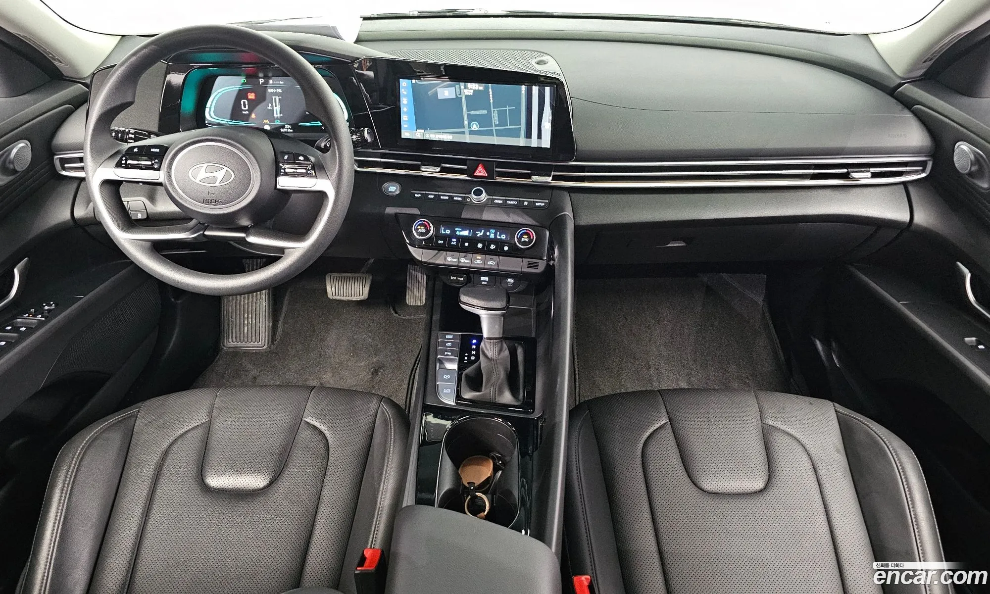 Hyundai Elantra Hybrid 2025 — 12