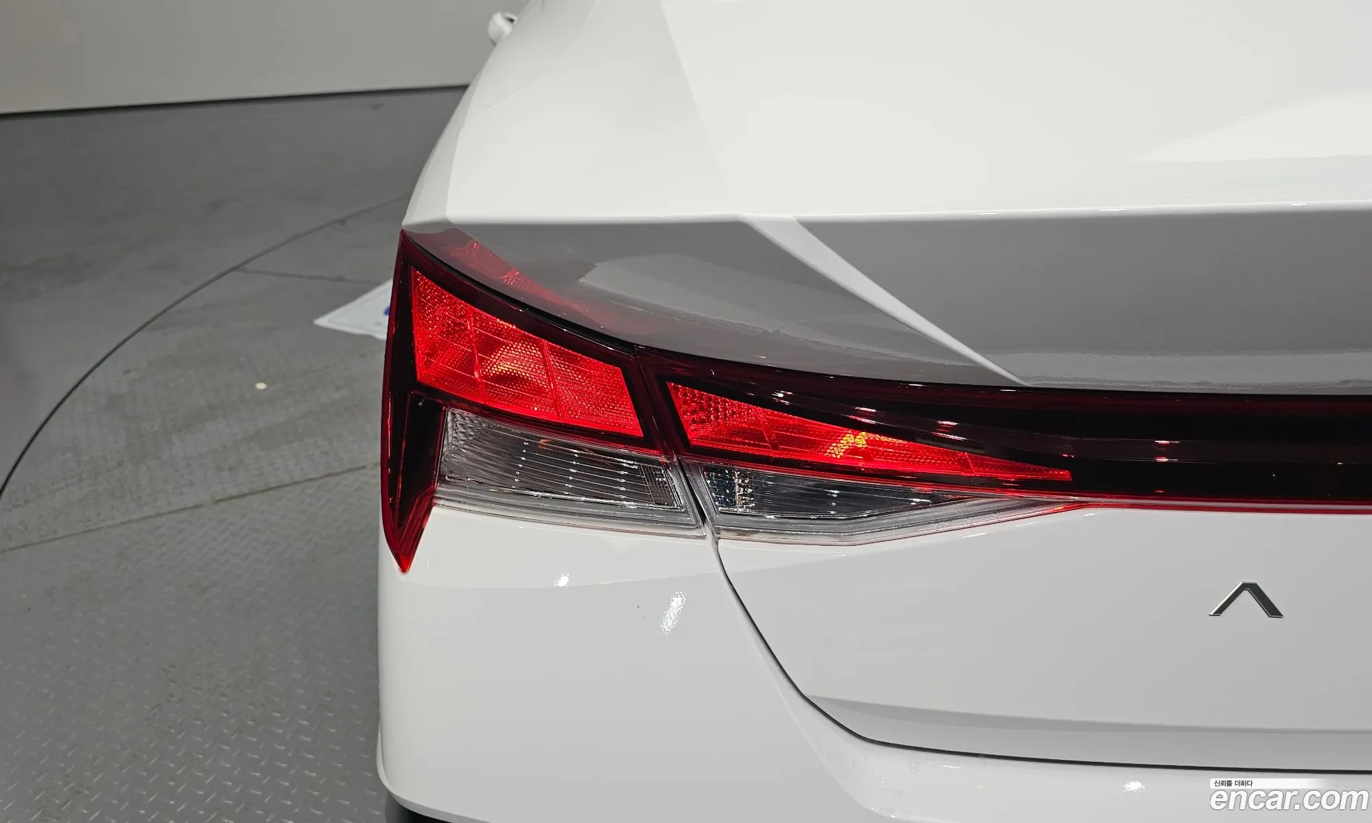 Hyundai Elantra Hybrid 2025 — 5
