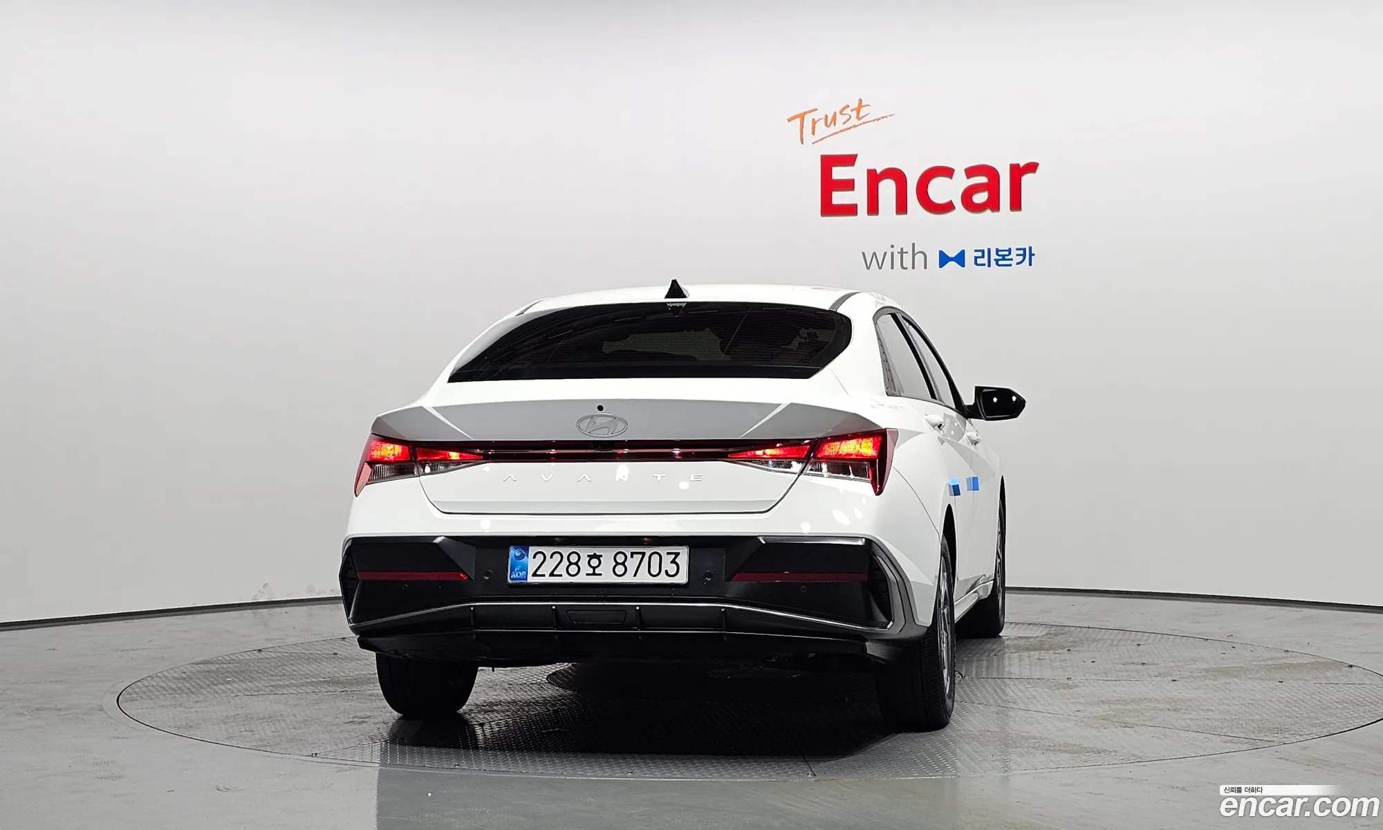 Hyundai Elantra Hybrid 2025 — 8