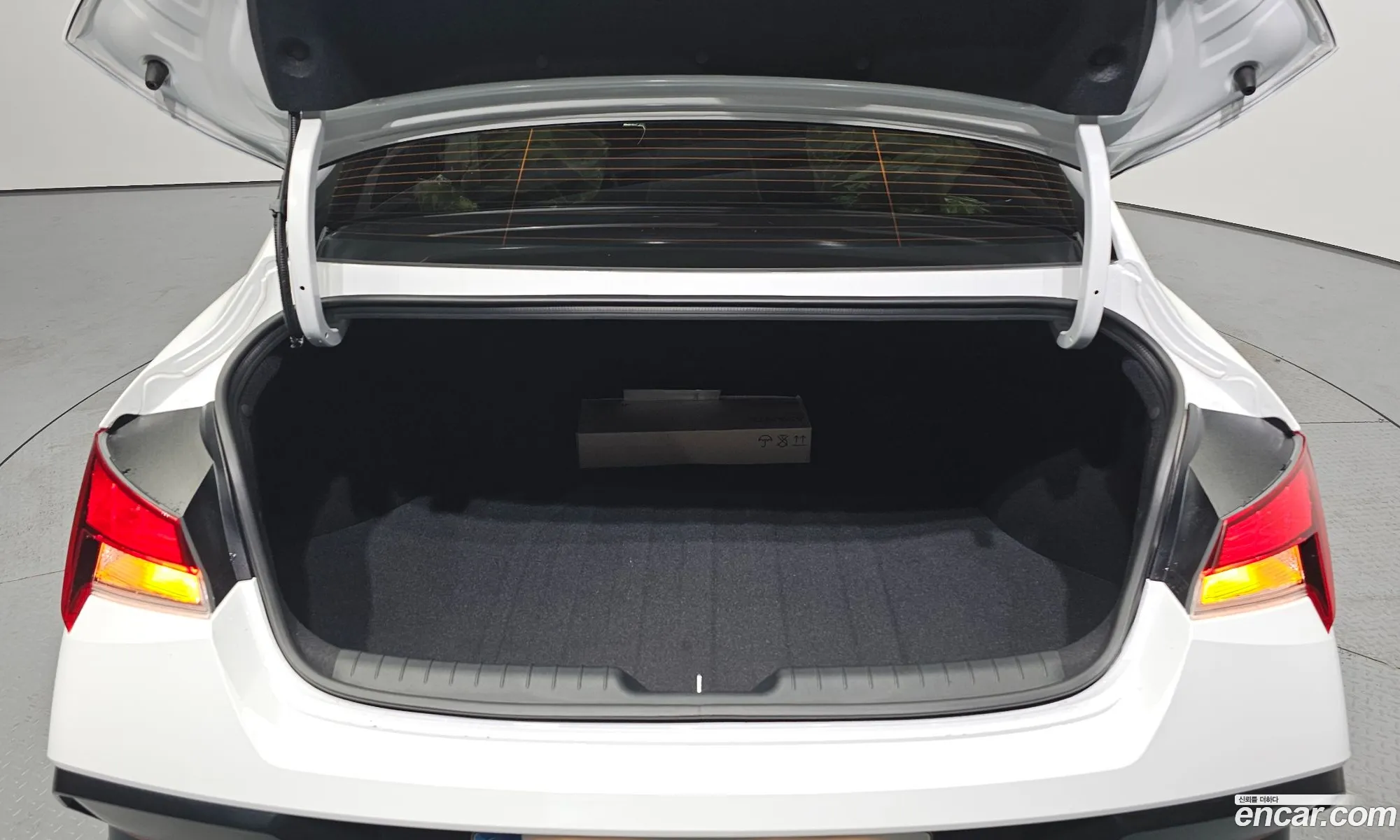 Hyundai Elantra Hybrid 2025 — 19