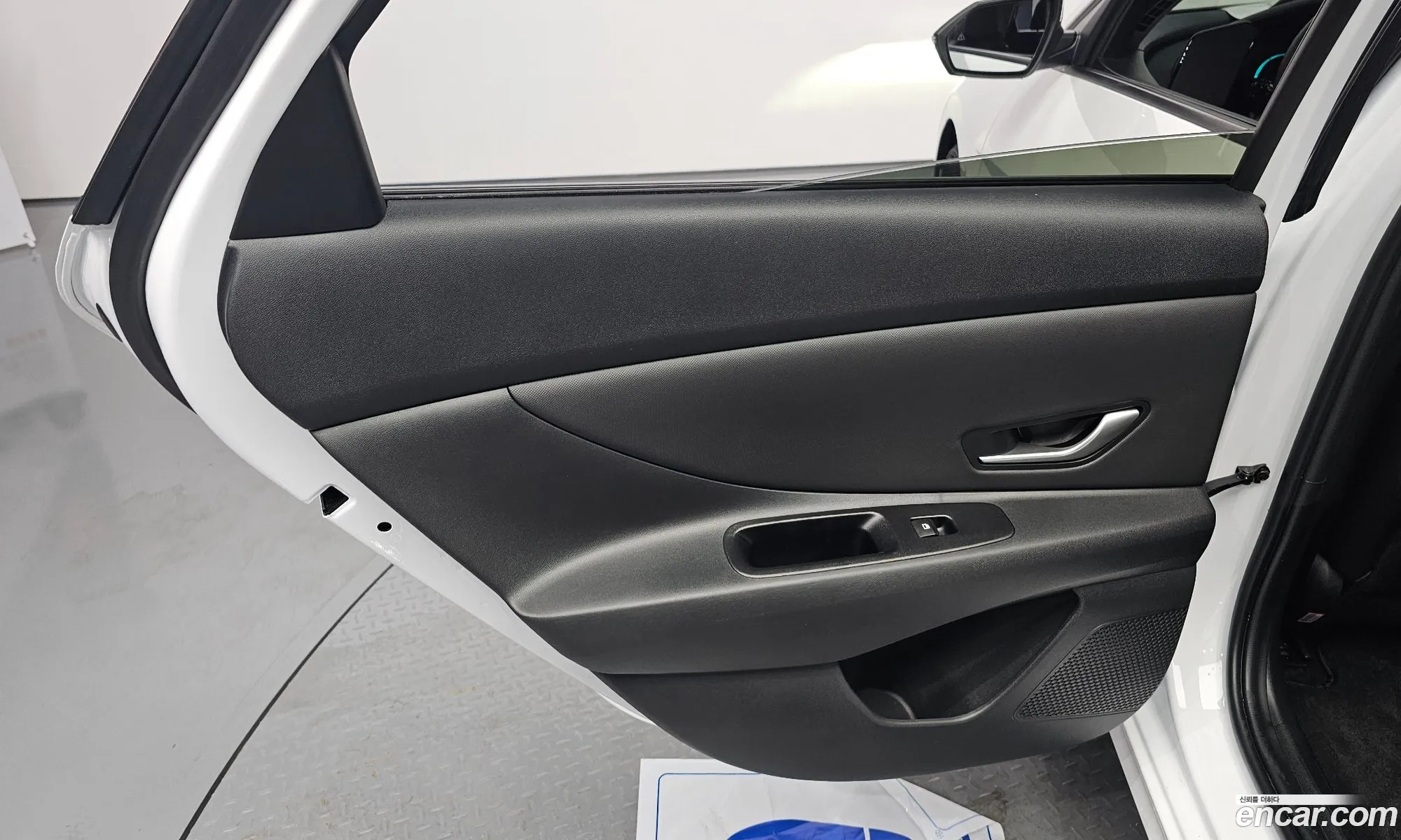 Hyundai Elantra Hybrid 2025 — 25