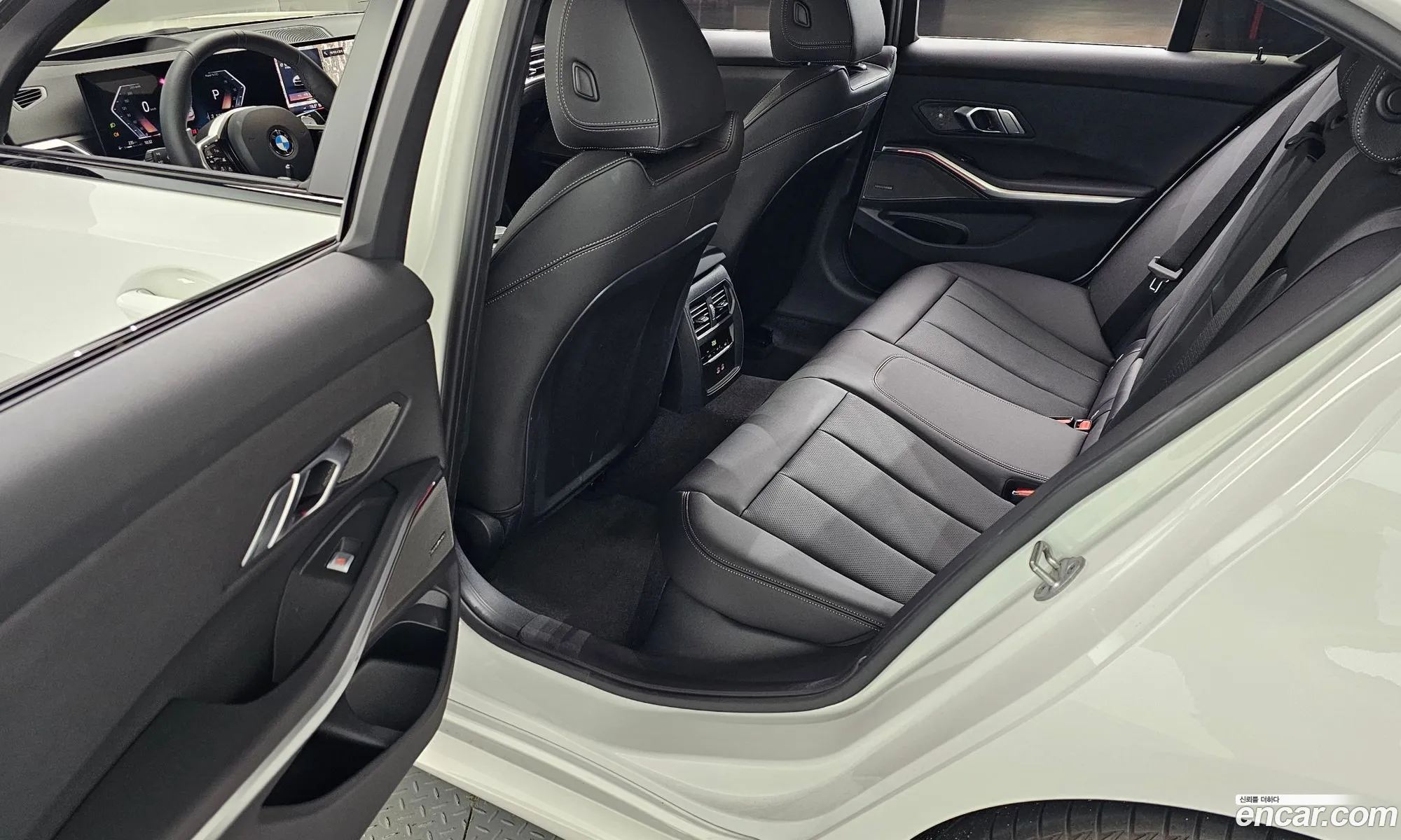 BMW 3 Series 2026 — 13