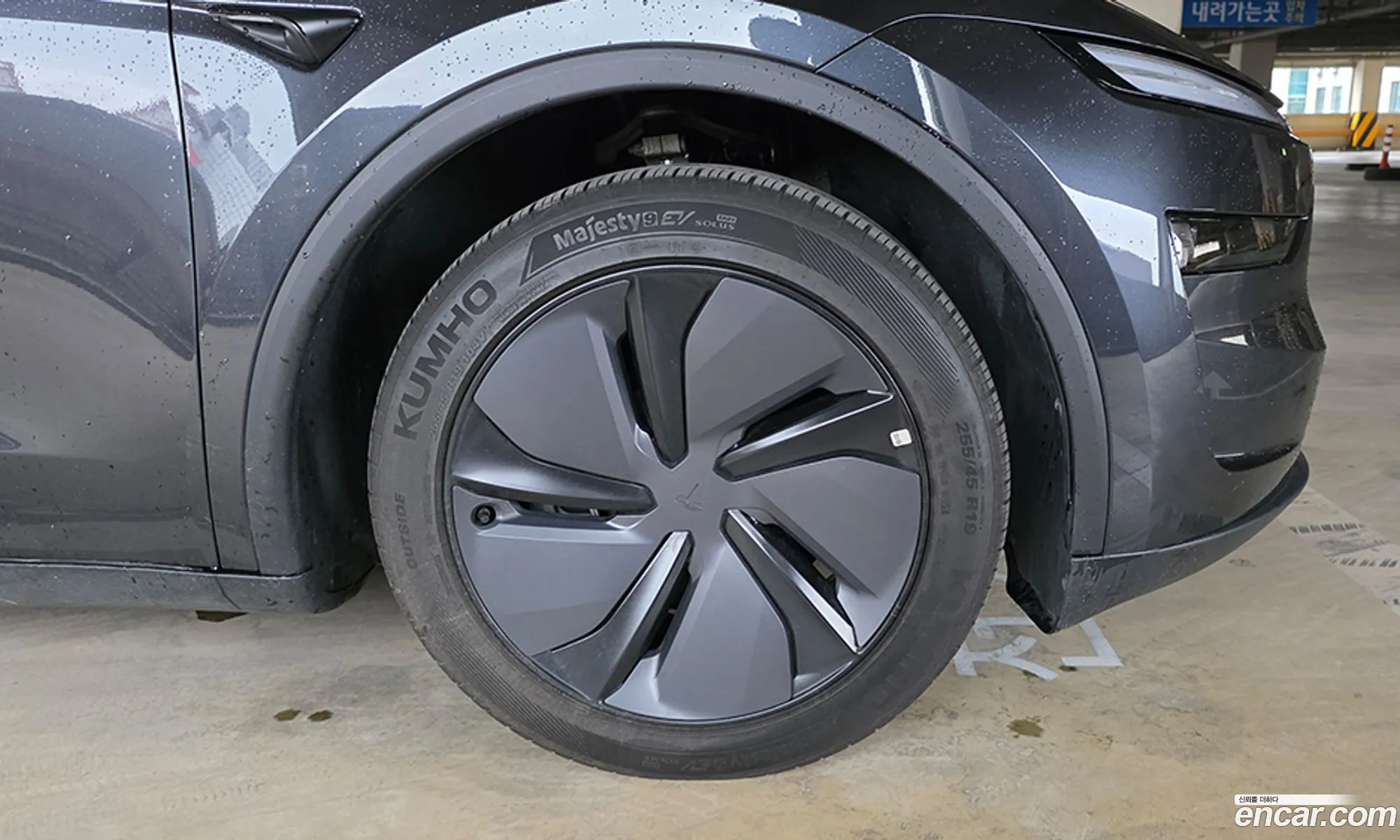 Tesla Model Y 2025 — 5