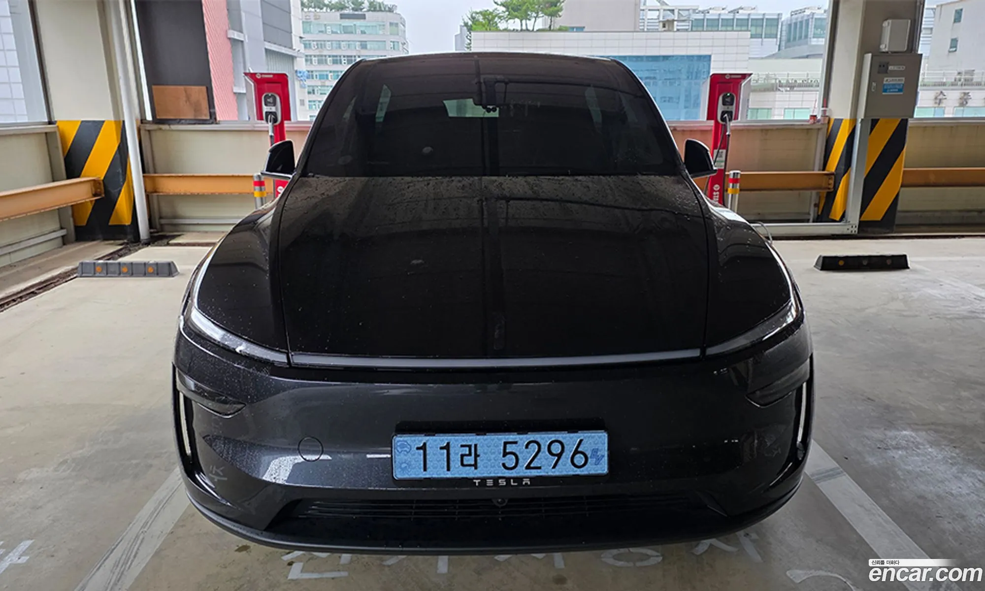 Tesla Model Y 2025 — 18