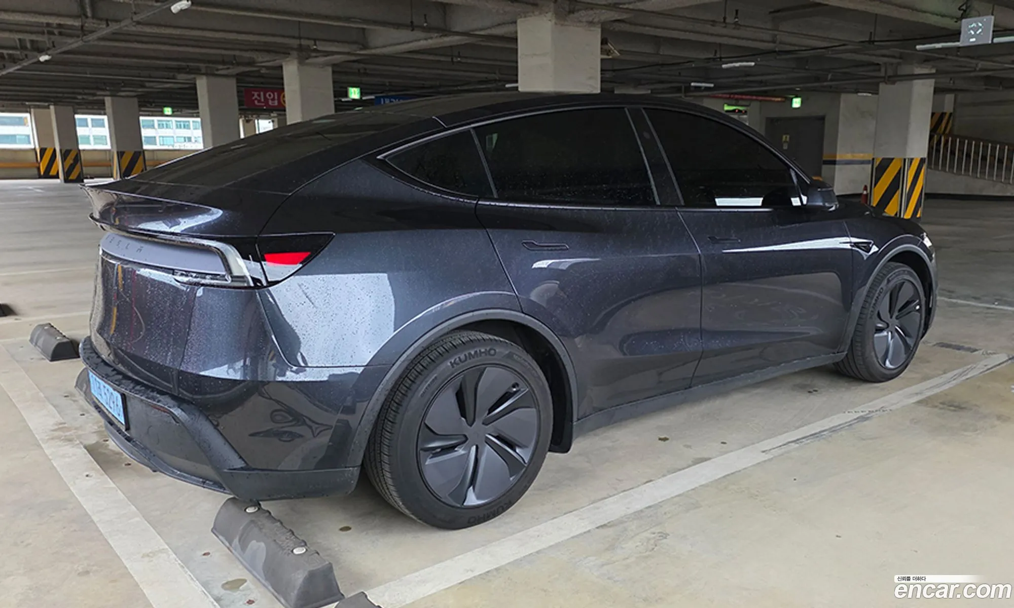 Tesla Model Y 2025 — 4