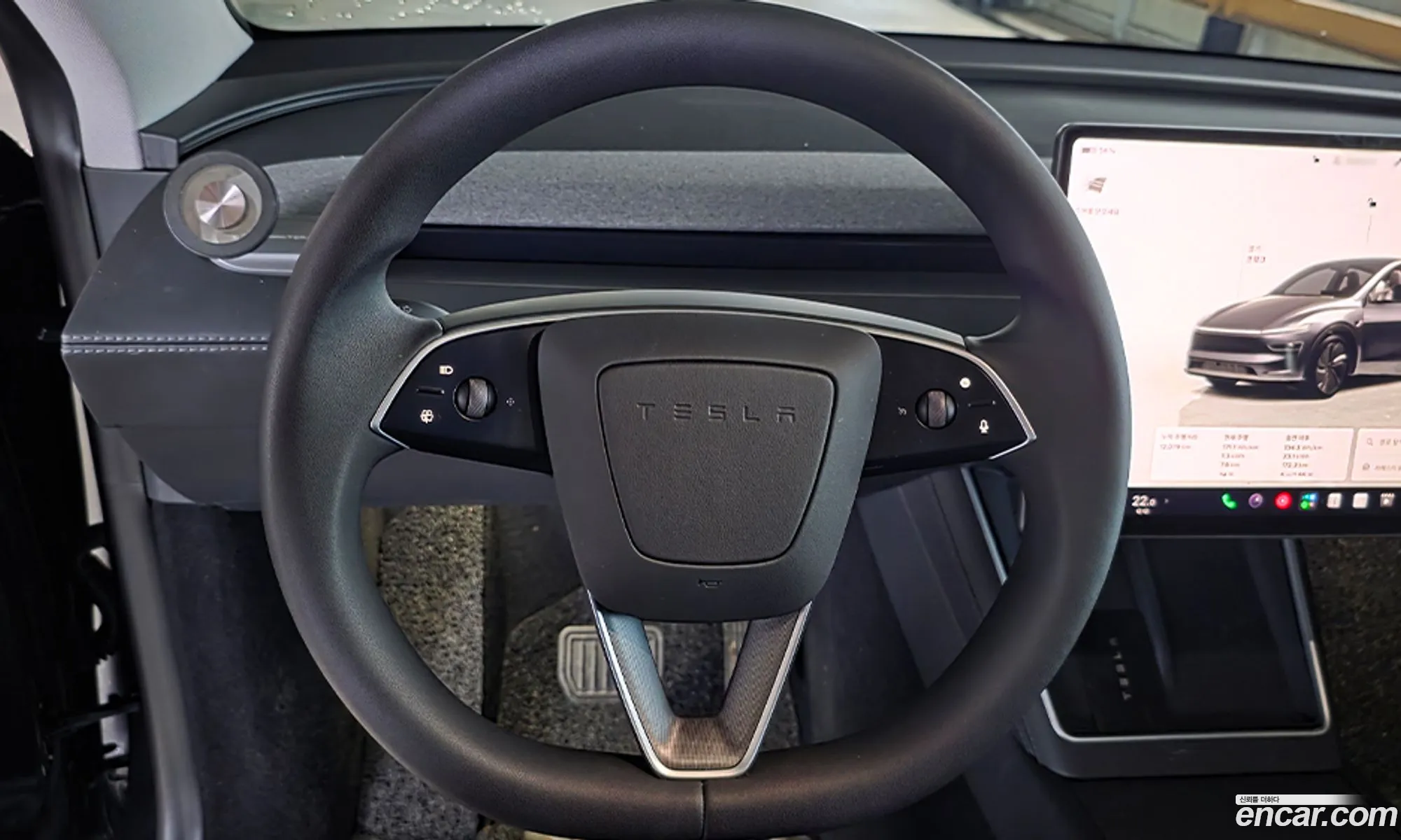 Tesla Model Y 2025 — 8