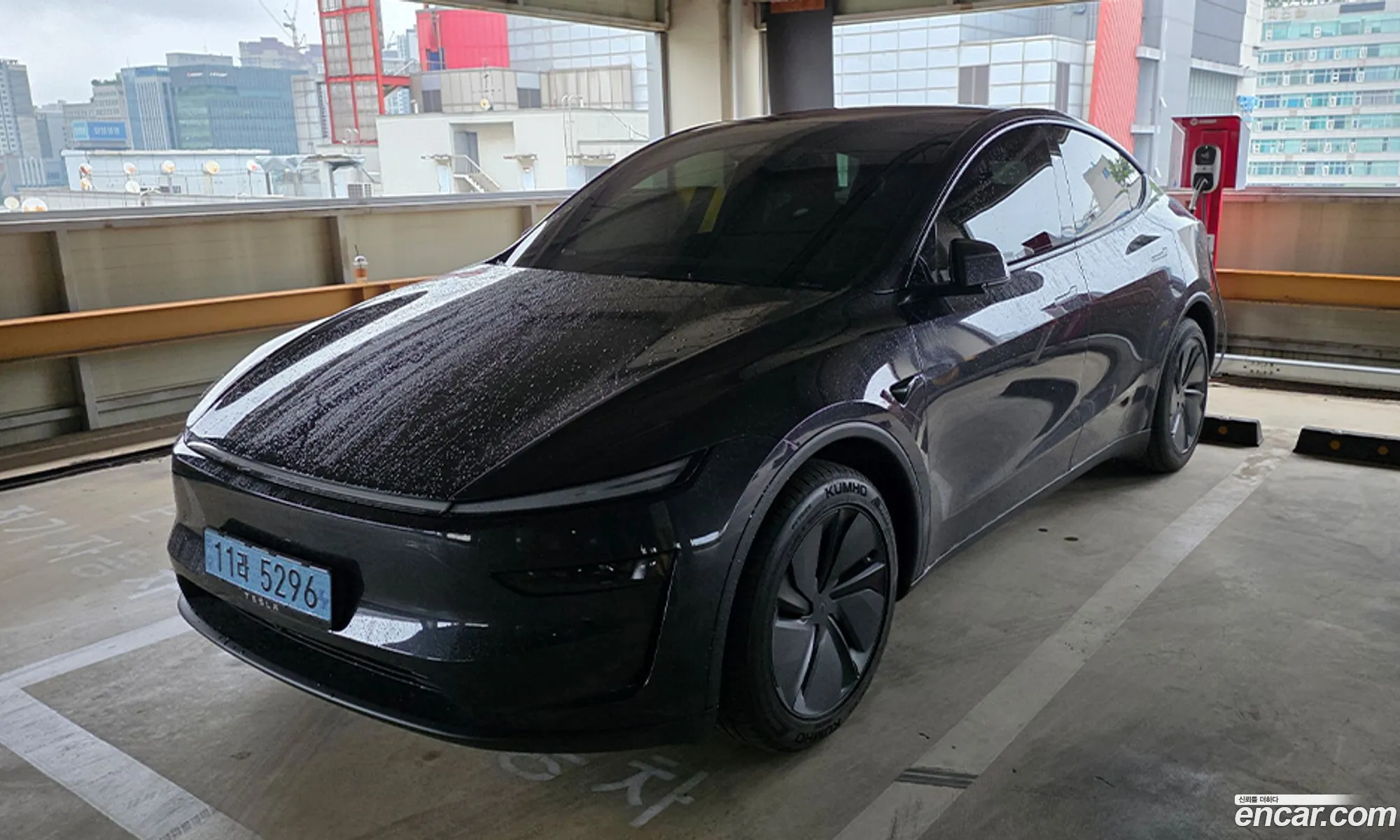 Tesla Model Y 2025 — 7