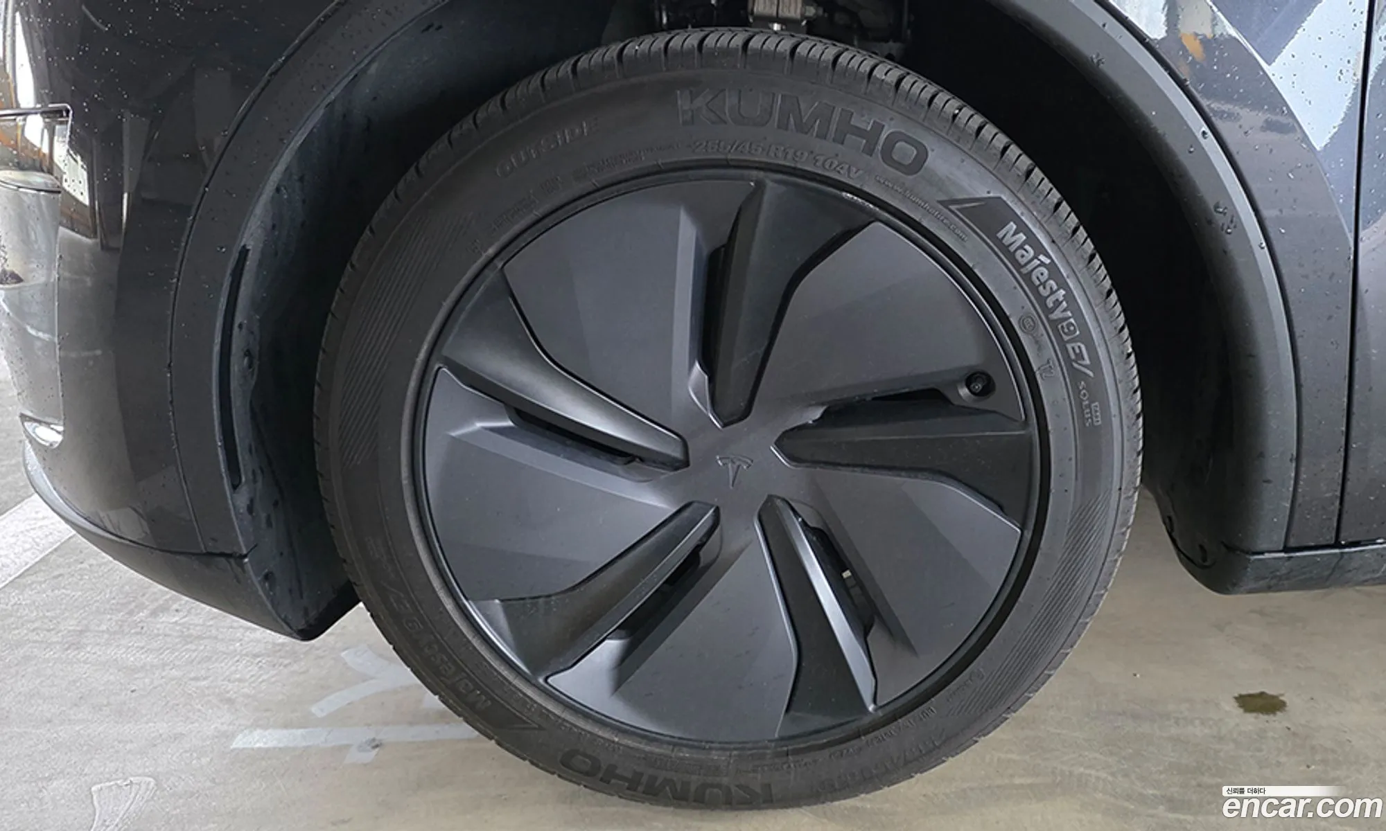 Tesla Model Y 2025 — 11