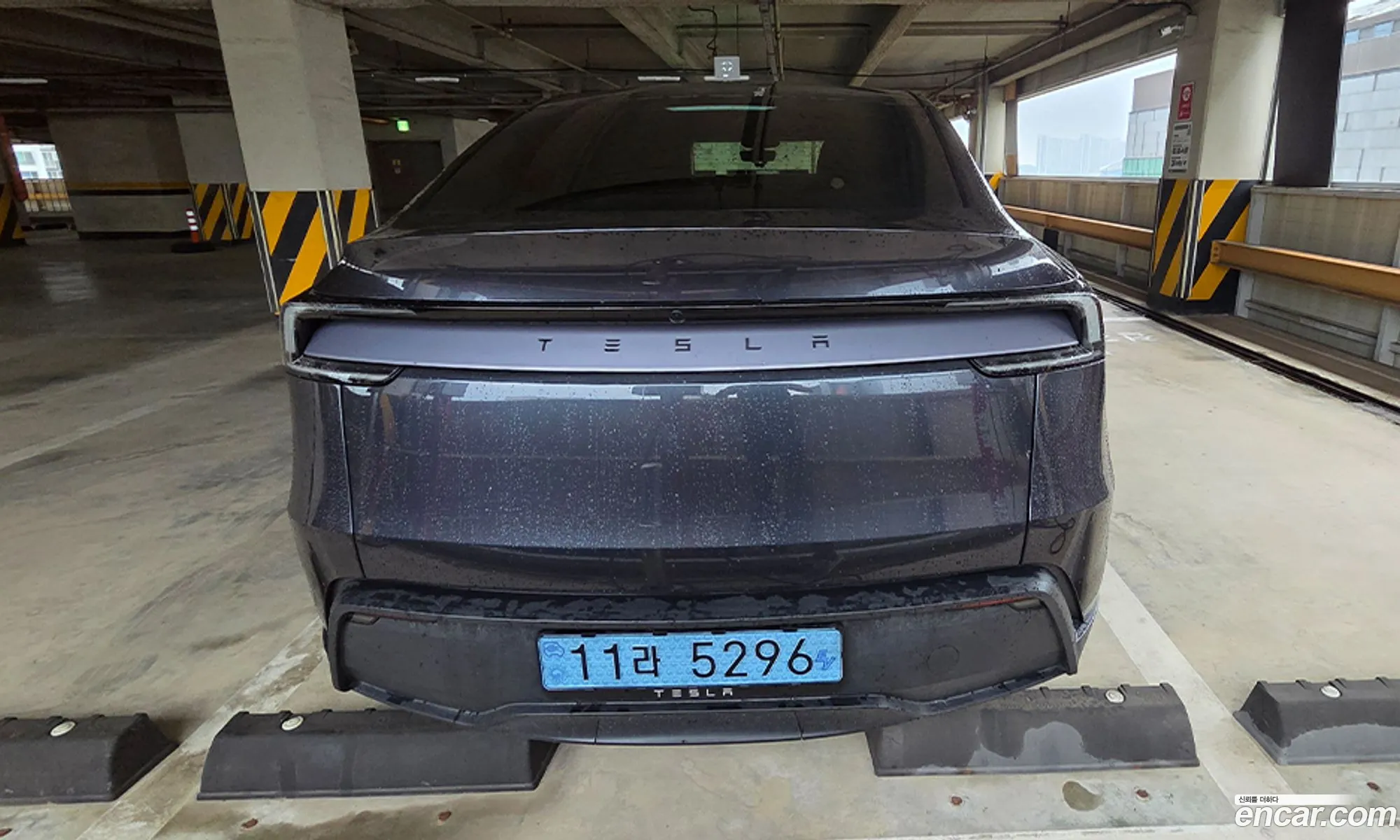 Tesla Model Y 2025 — 12