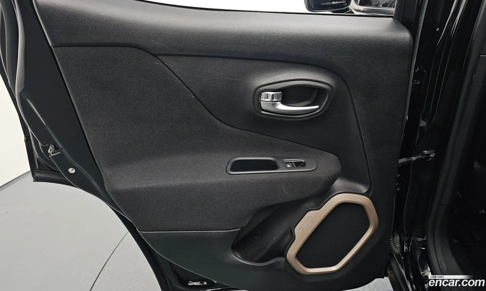 Jeep Renegade 2017 1C4BU0000HPF00288 — 26