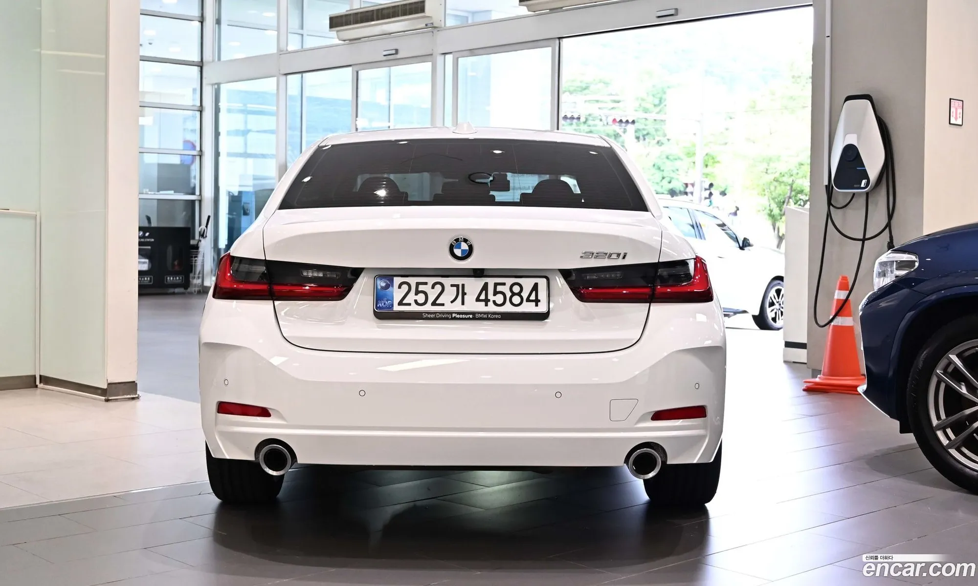 BMW 3 Series 2025 — 16