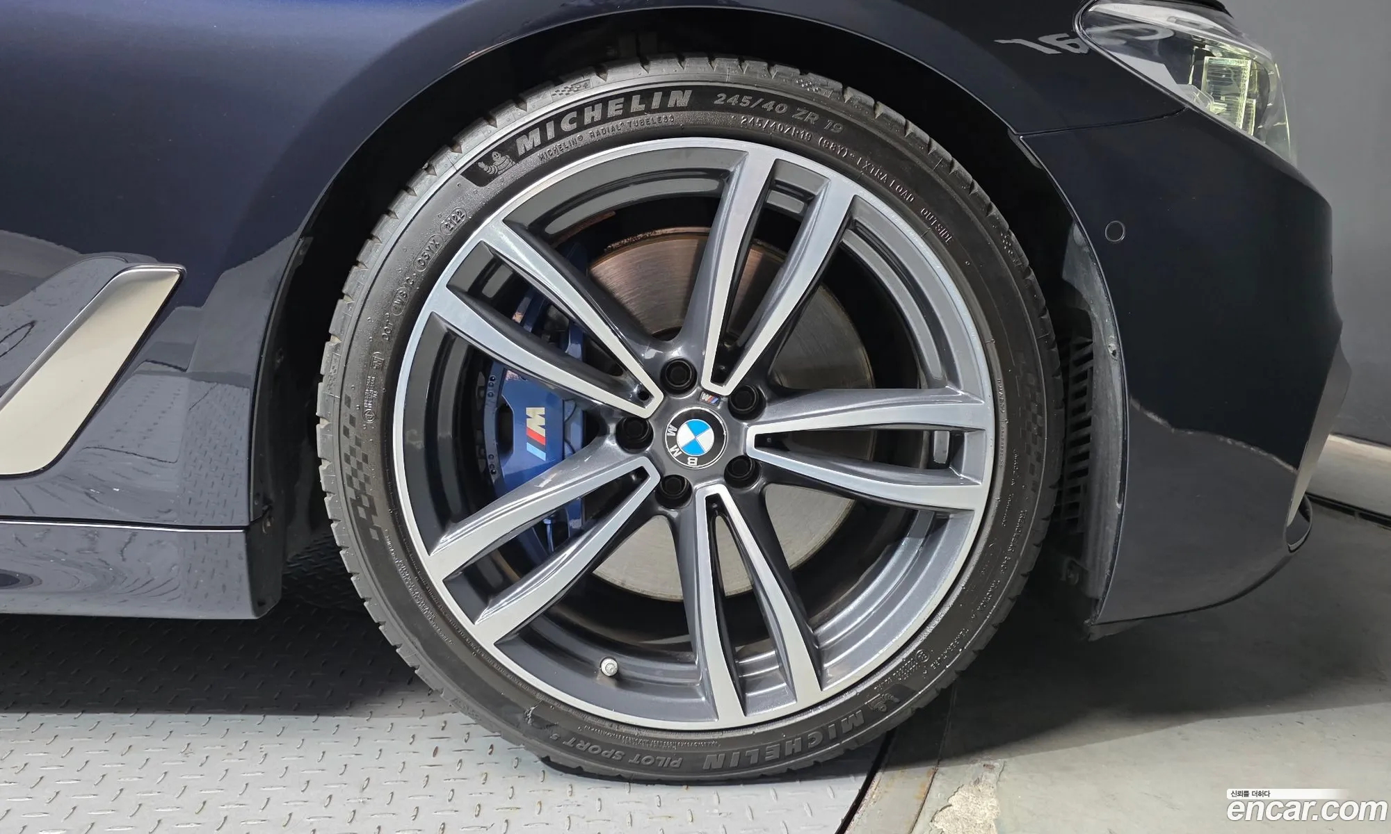 BMW 5 Series 2018 — 17