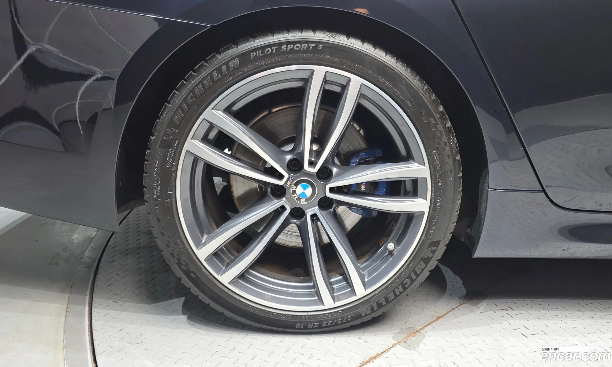 BMW 5 Series 2018 — 26