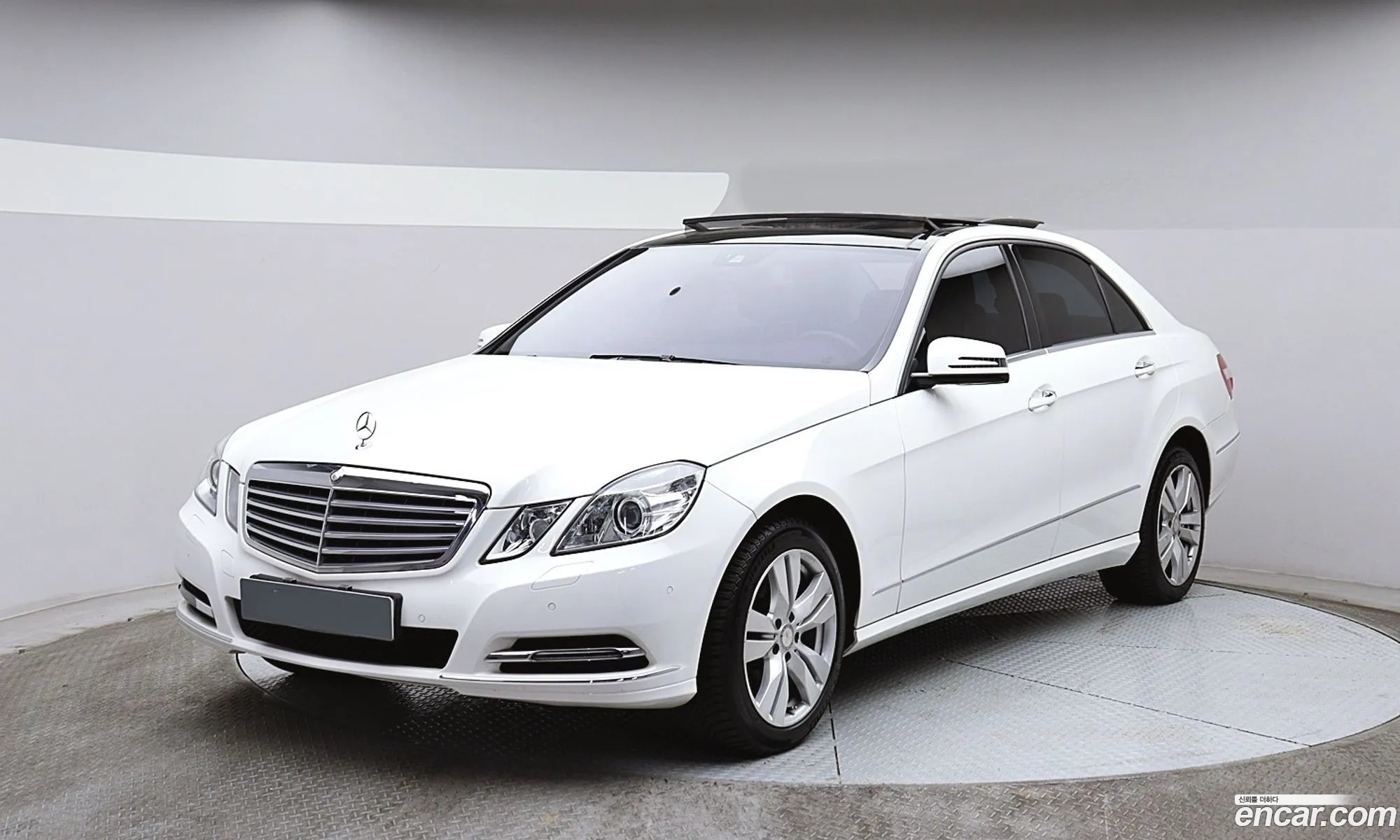 Mercedes-Benz E-Class W212 2013 — 17