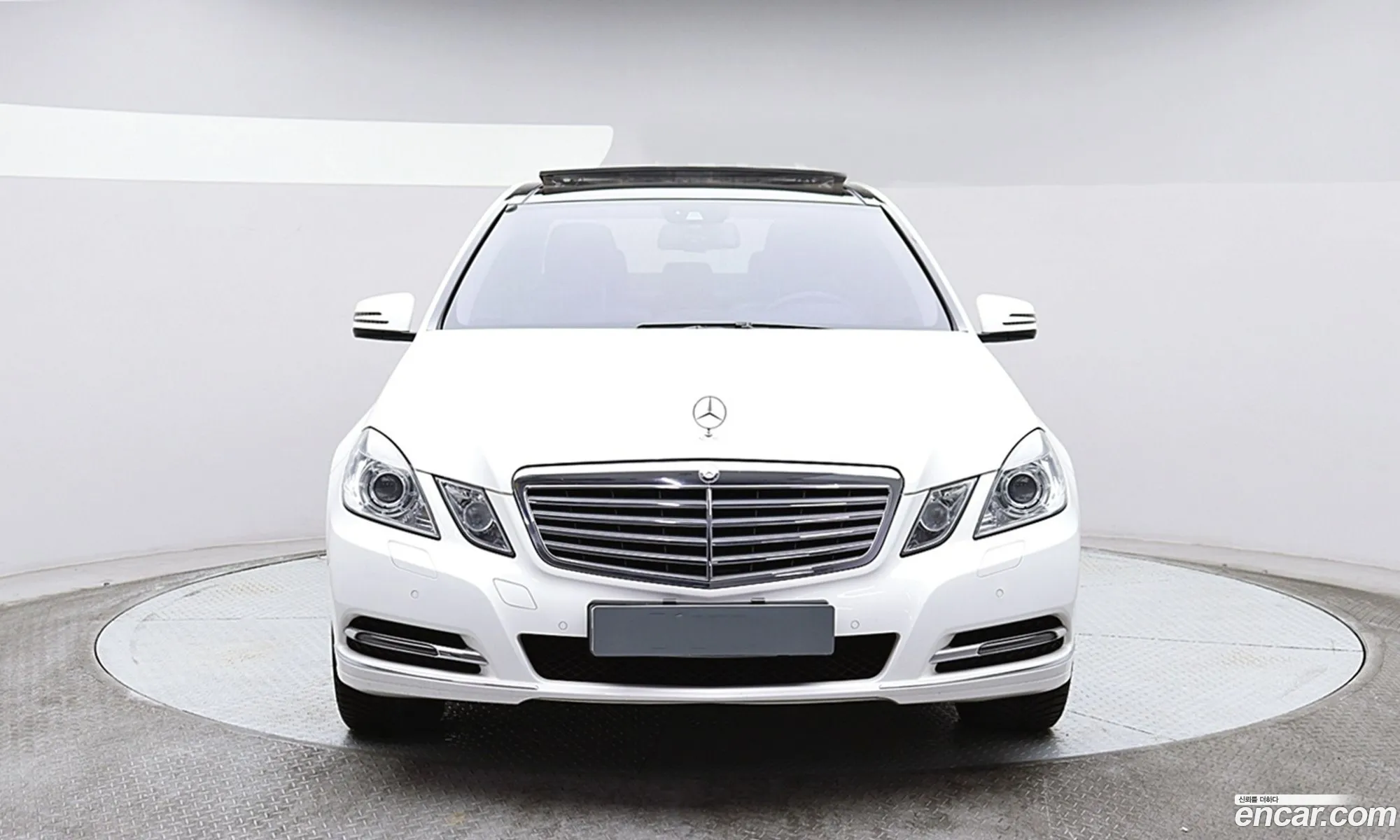 Mercedes-Benz E-Class W212 2013 — 16