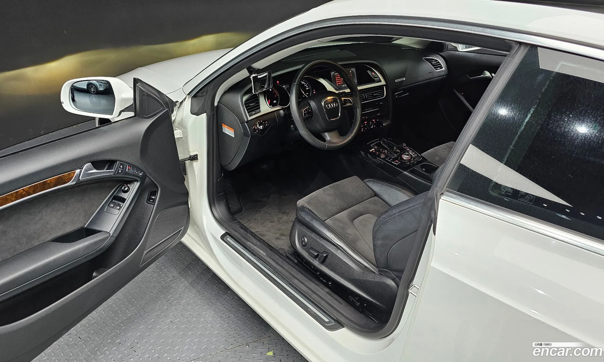 Audi A5 2010 WAUZZZ8T7AA042271 — 3