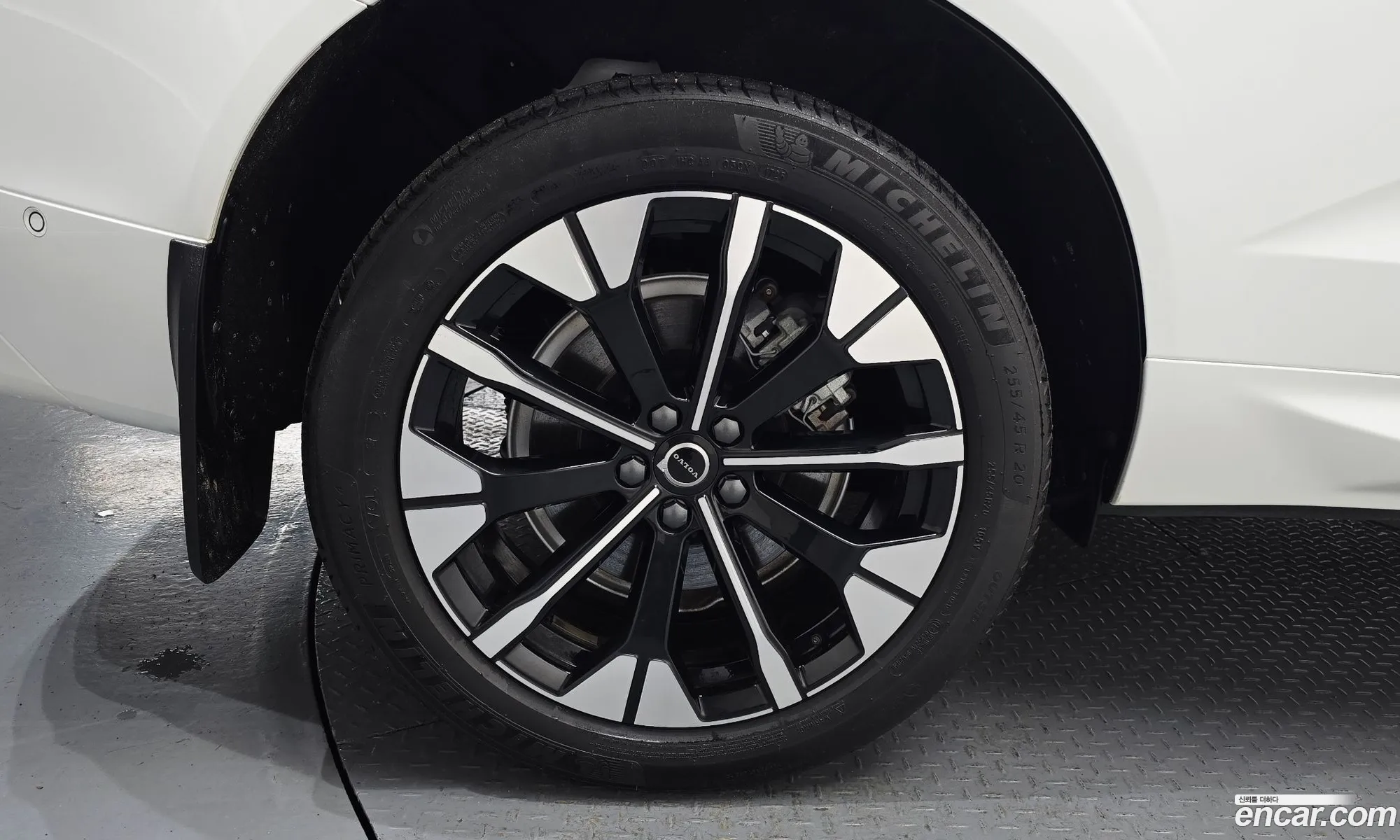 Volvo XC60 2025 YV1UZM121T1303750 — 5