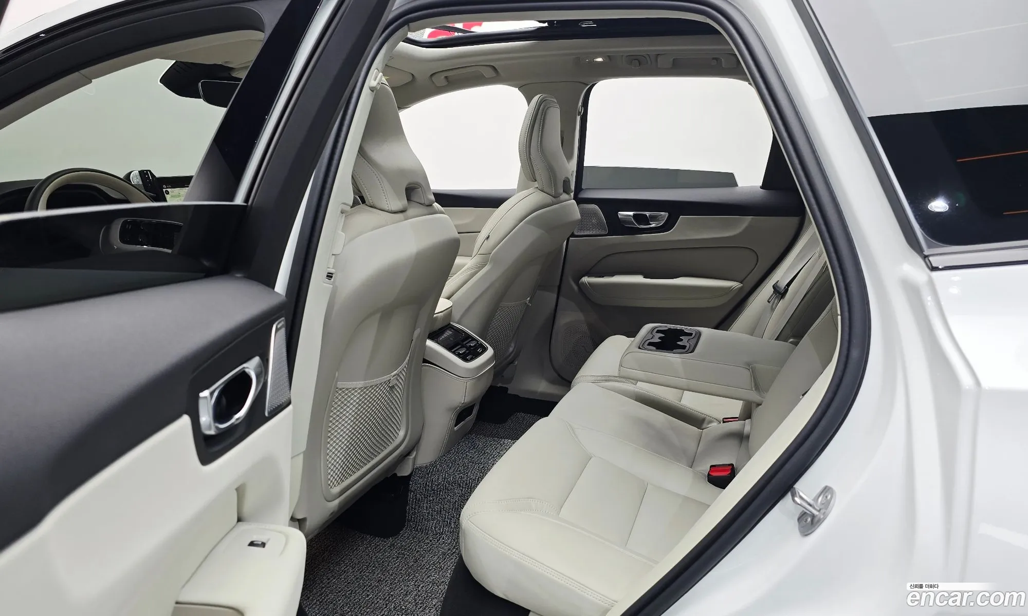 Volvo XC60 2025 YV1UZM121T1303750 — 29