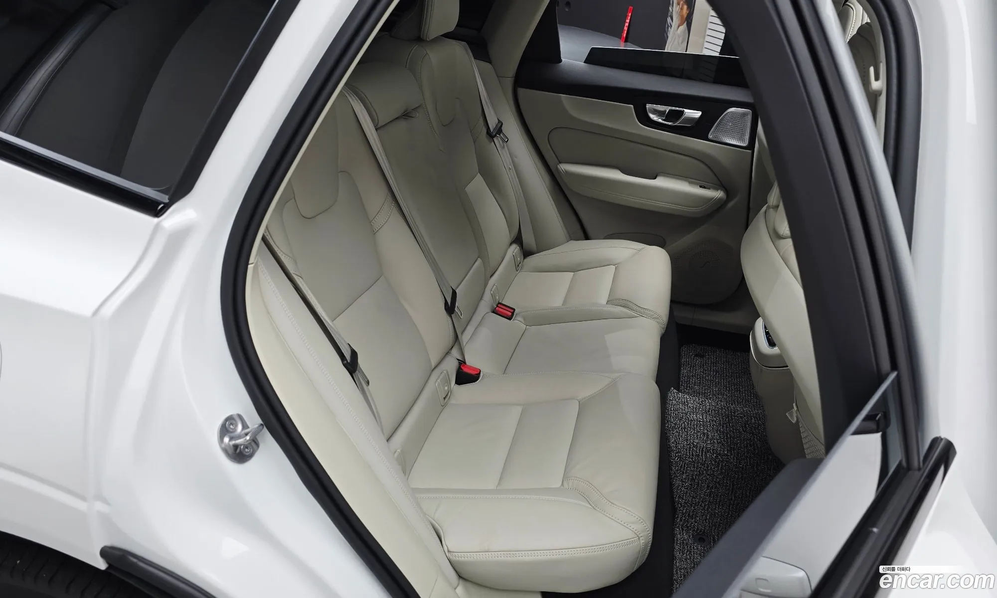 Volvo XC60 2025 YV1UZM121T1303750 — 6