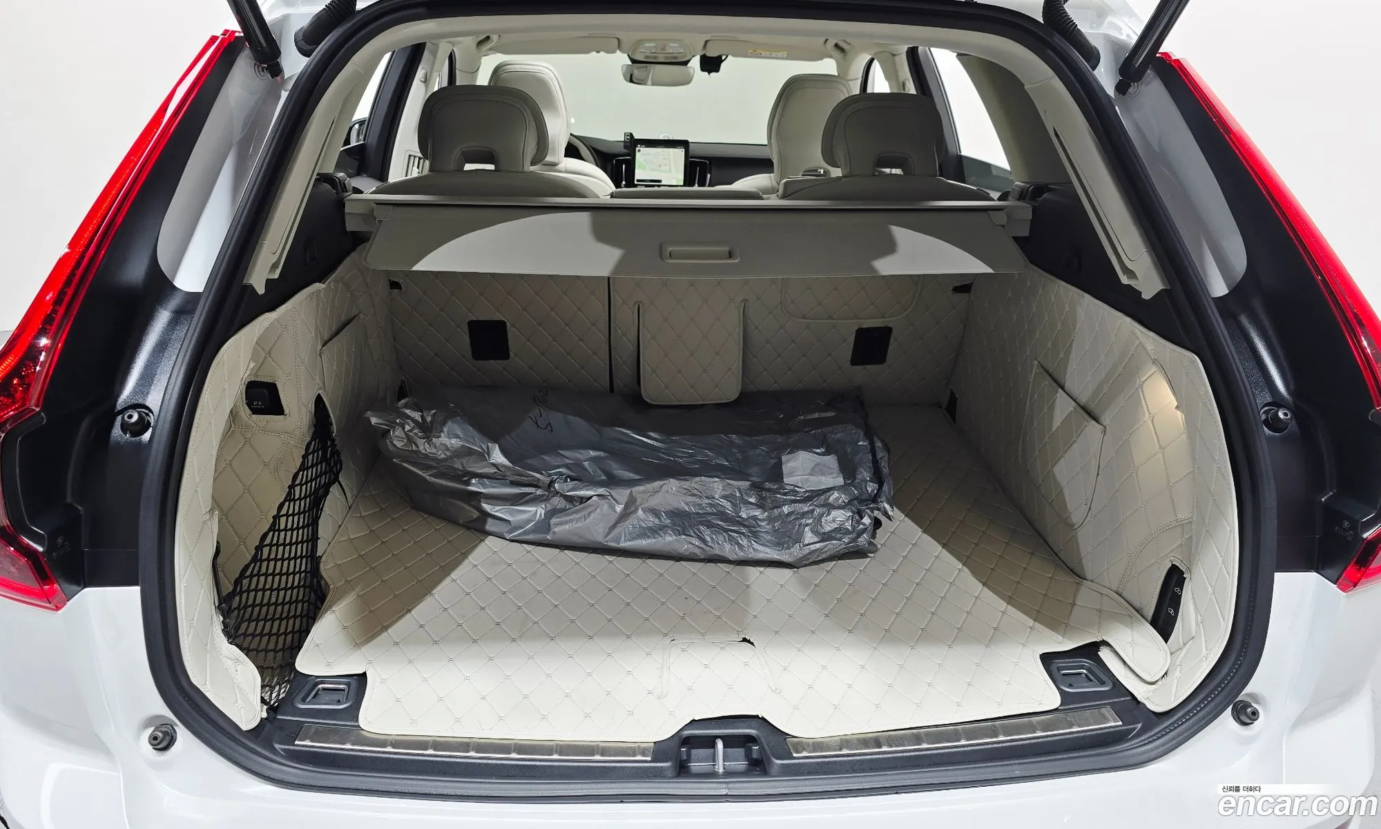 Volvo XC60 2025 YV1UZM121T1303750 — 23
