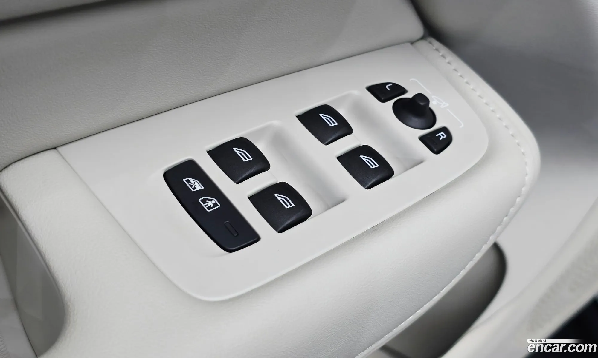 Volvo XC60 2025 YV1UZM121T1303750 — 19