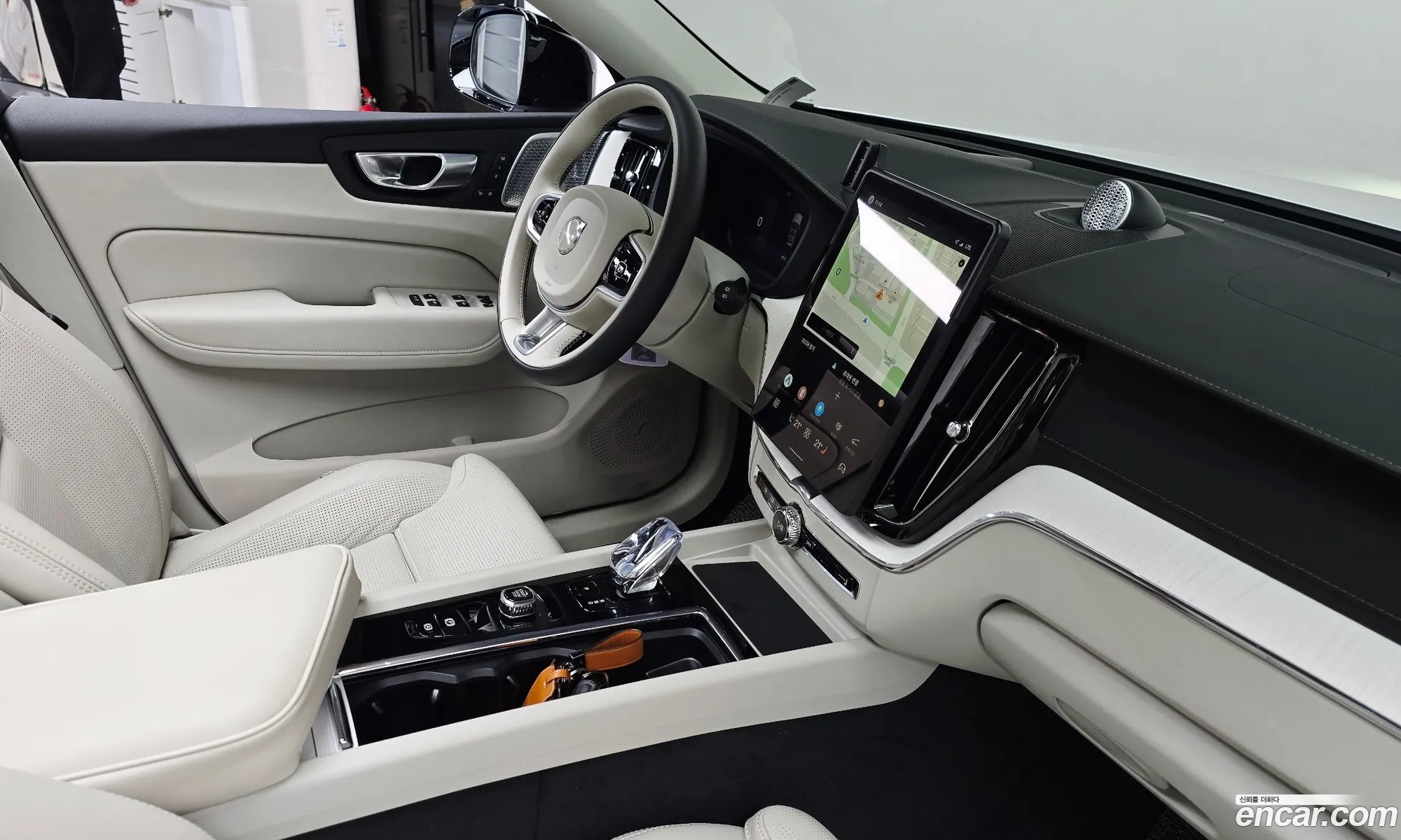 Volvo XC60 2025 YV1UZM121T1303750 — 38