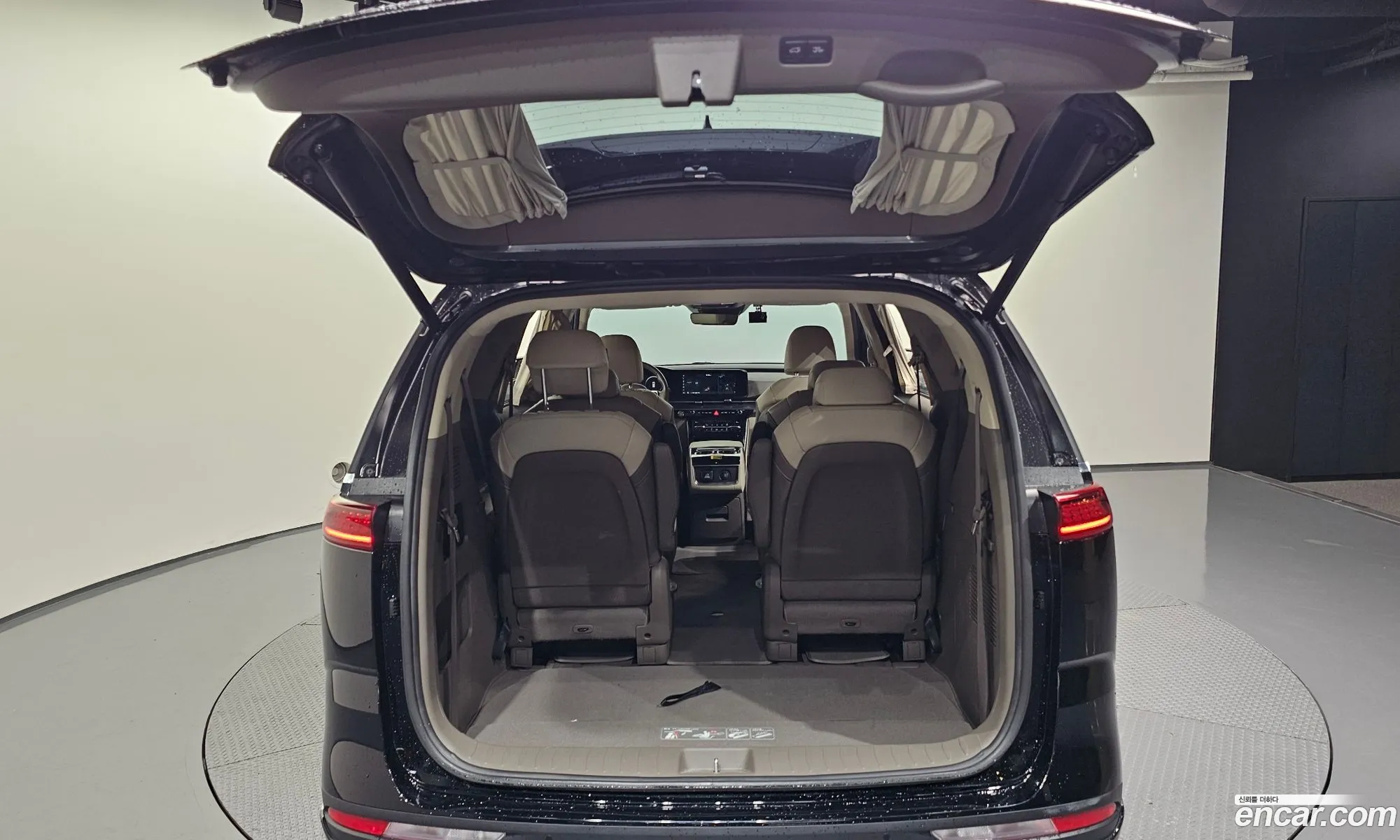 Kia Carnival 2021 KNANE81BBMS116116 — 10