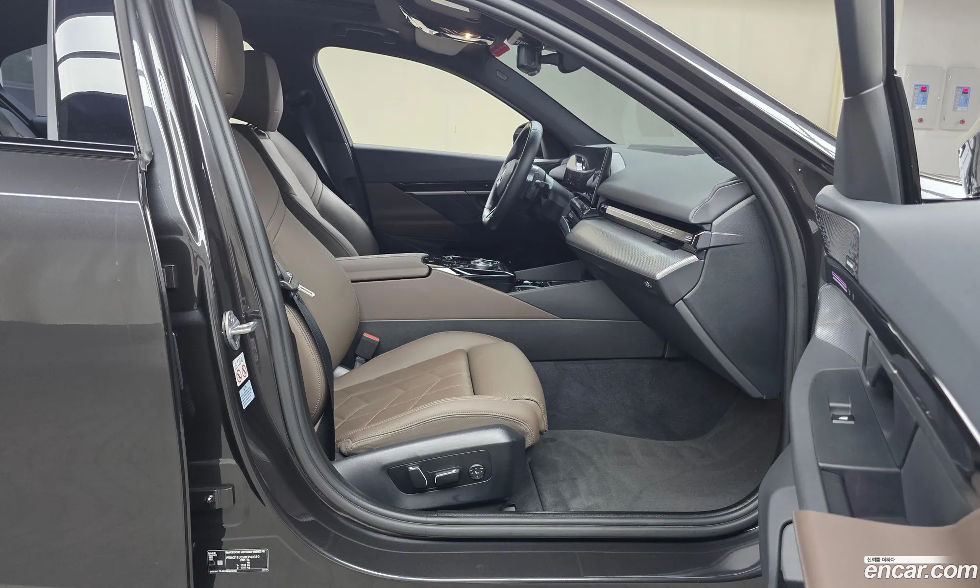BMW 5 Series 2023 WBA21FJ05RCP40319 — 7