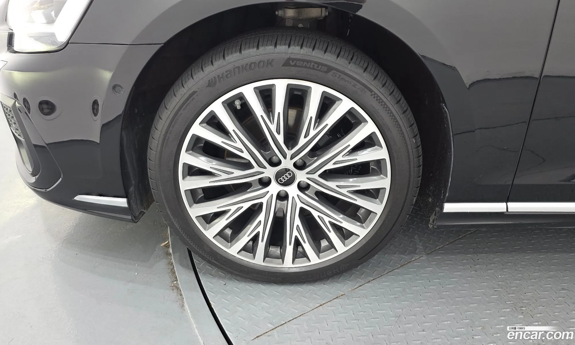 Audi A8 2023 — 18