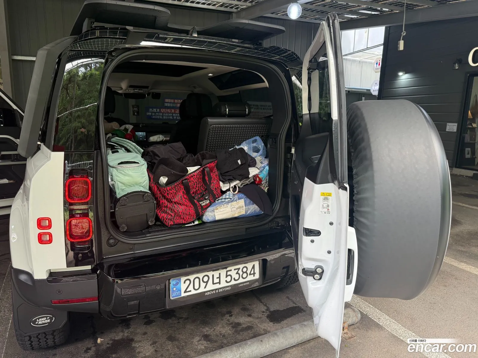 Land Rover Defender 2023 — 3