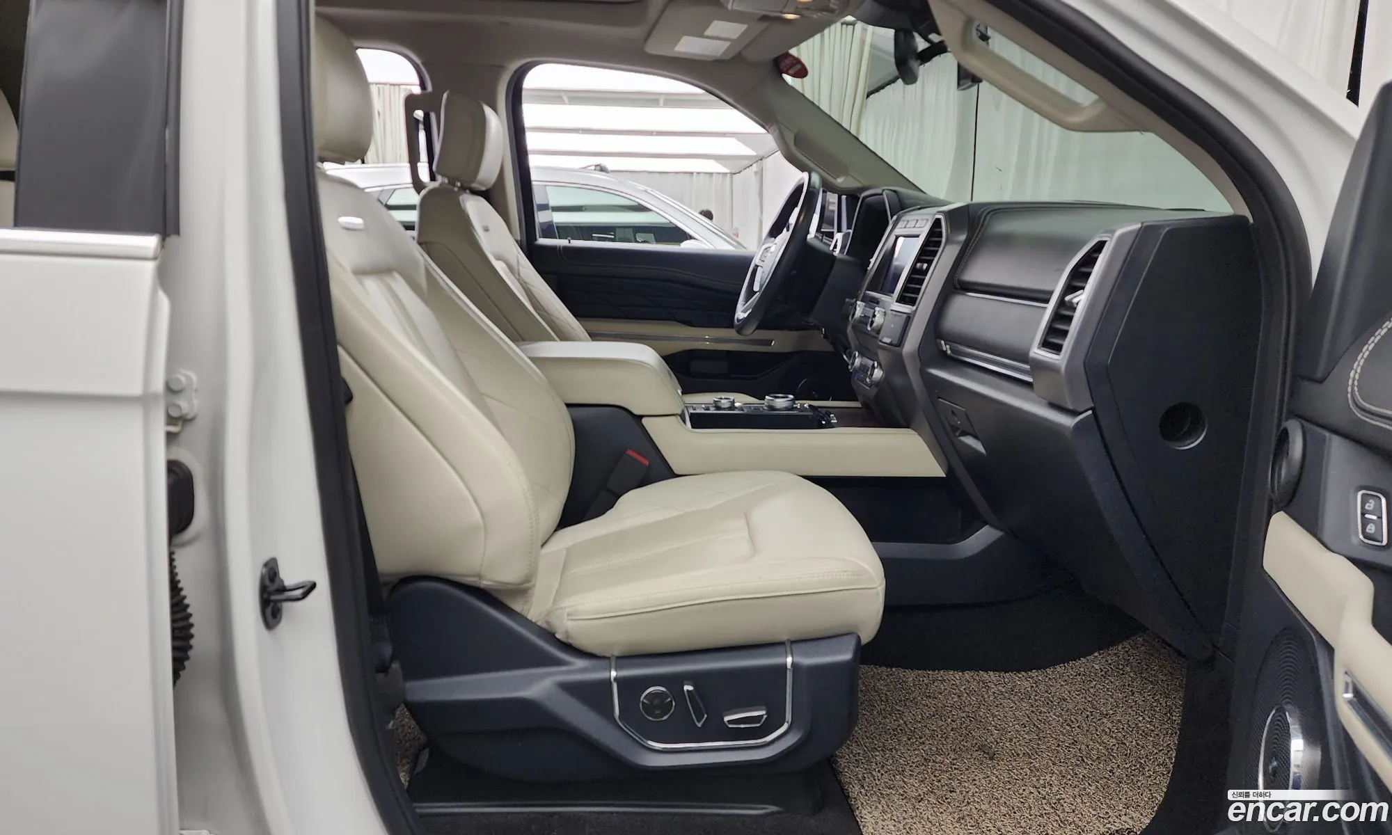 Ford Expedition 2021 1FMJU1MT000000000 — 36