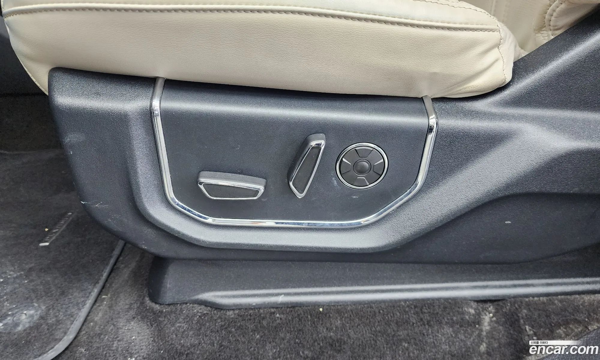 Ford Expedition 2021 1FMJU1MT000000000 — 8