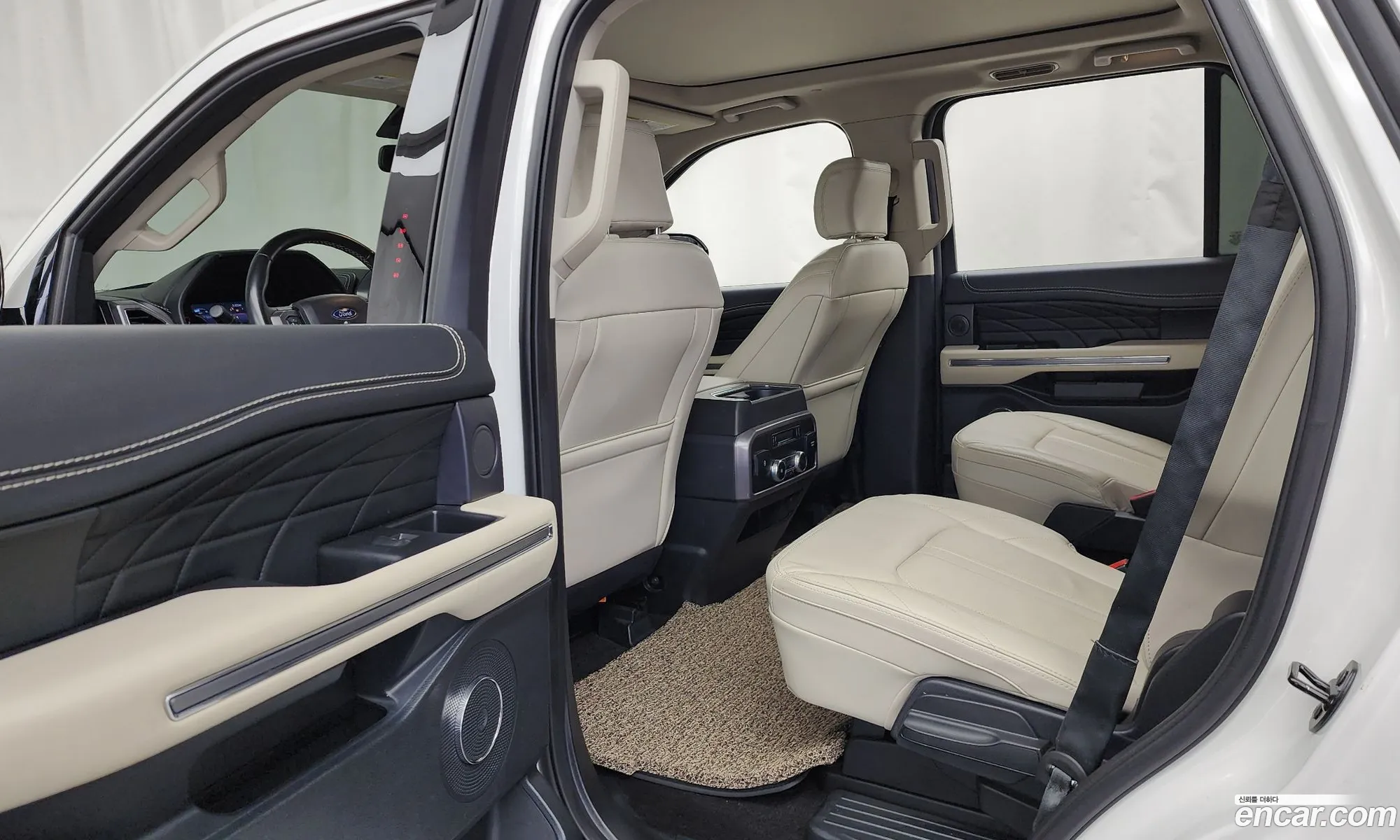 Ford Expedition 2021 1FMJU1MT000000000 — 17