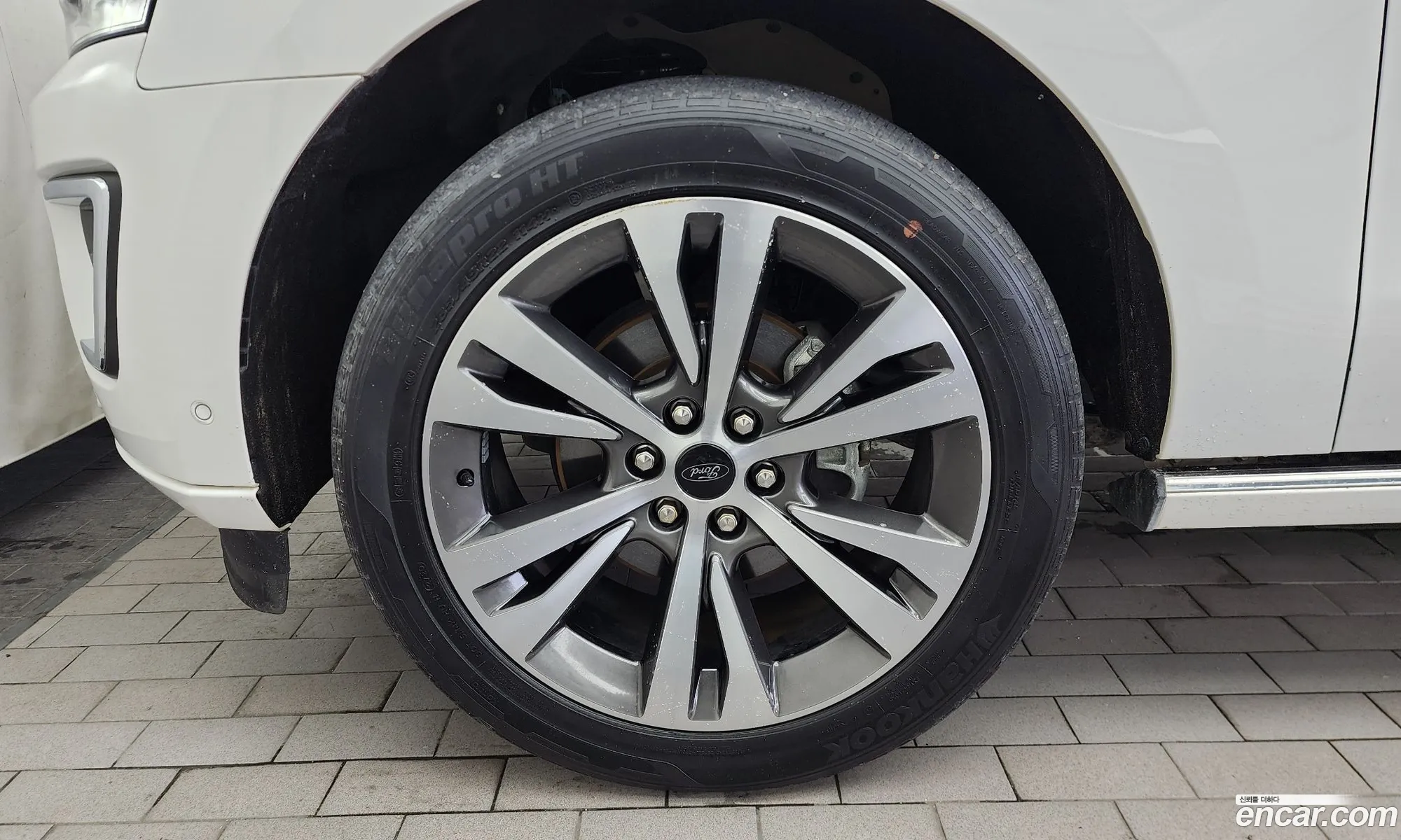 Ford Expedition 2021 1FMJU1MT000000000 — 30