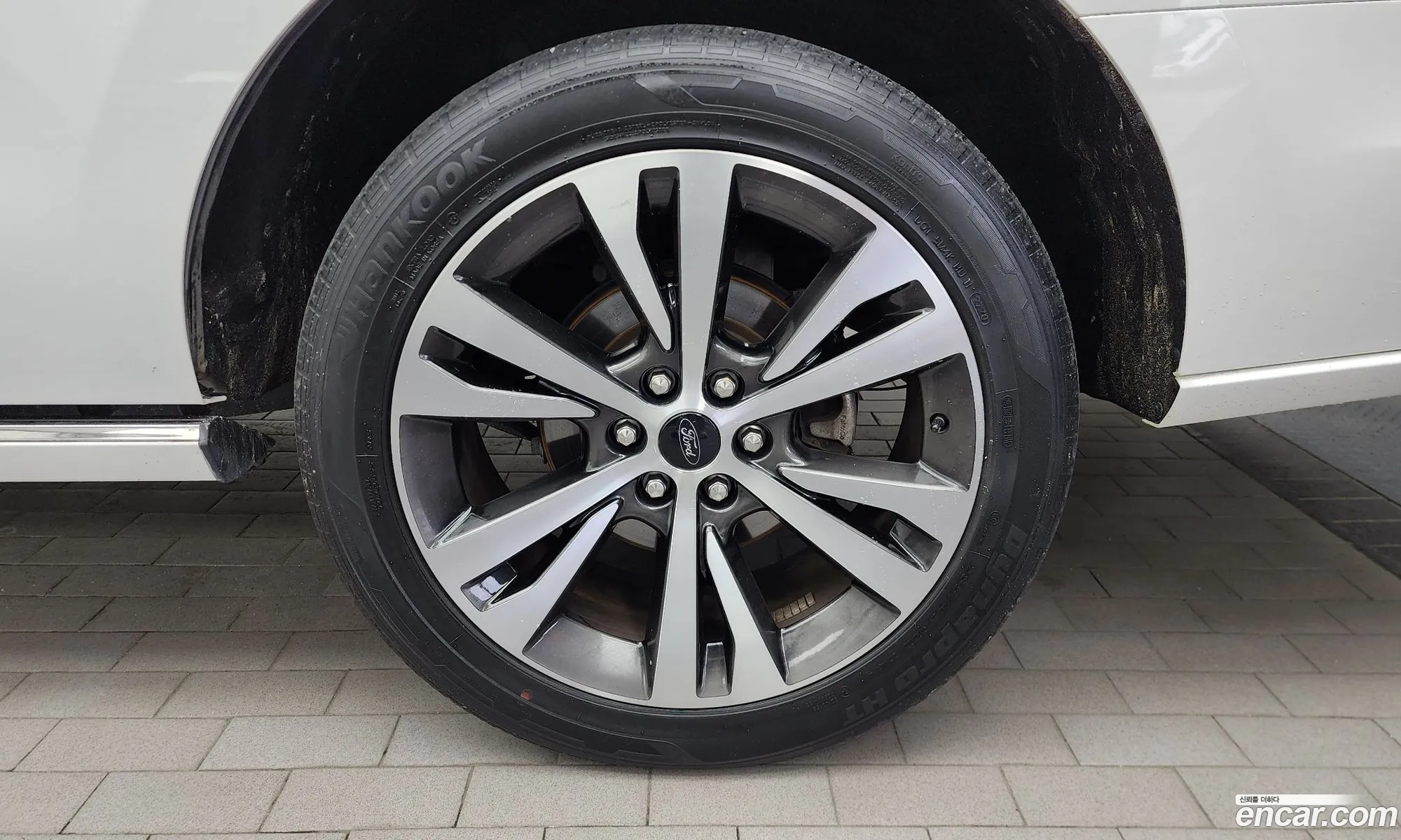 Ford Expedition 2021 1FMJU1MT000000000 — 9