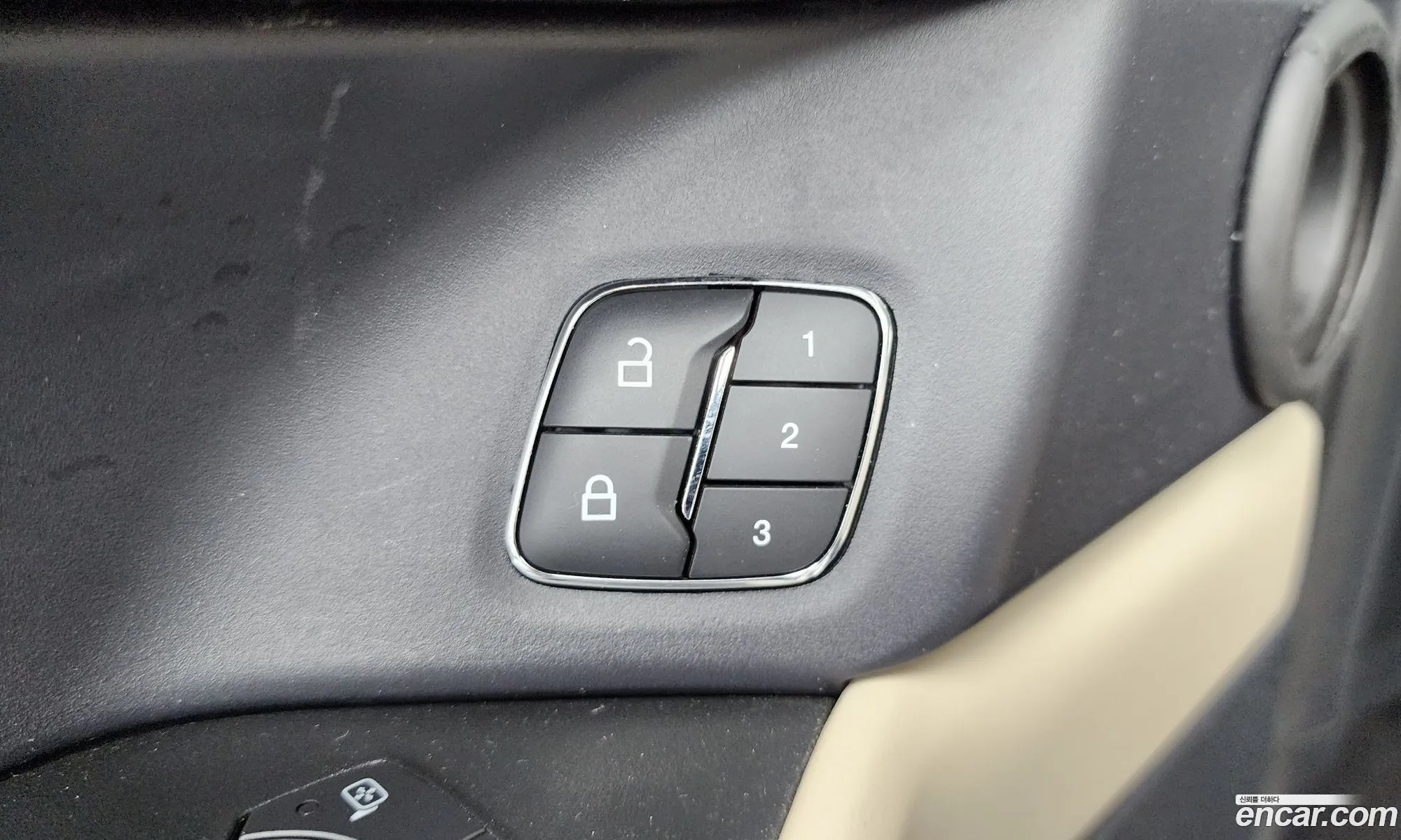Ford Expedition 2021 1FMJU1MT000000000 — 23