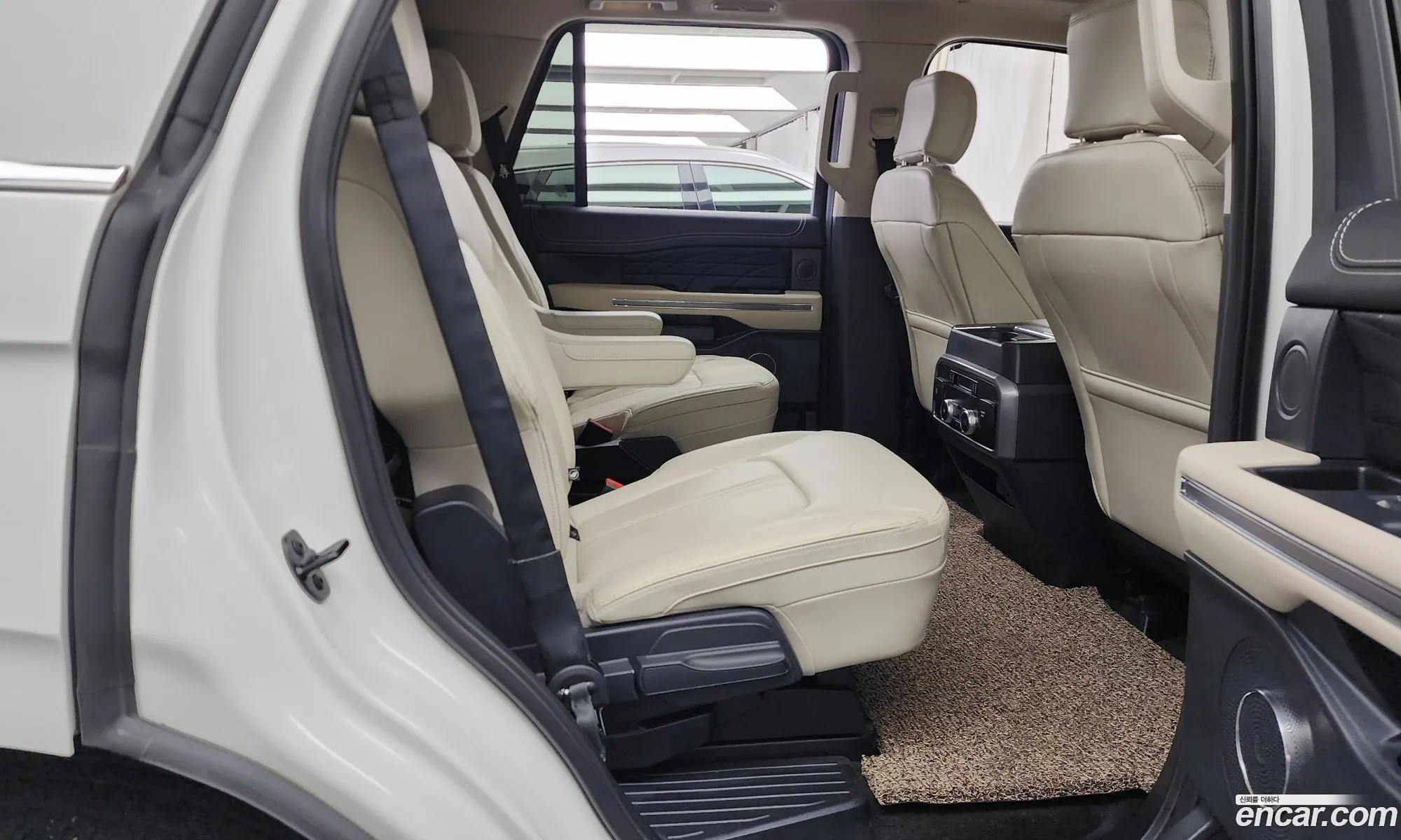 Ford Expedition 2021 1FMJU1MT000000000 — 18